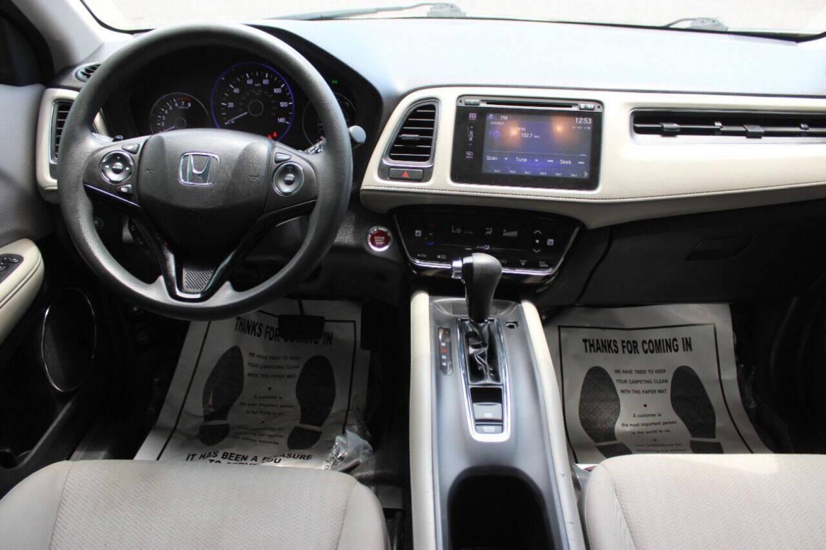 2016 White Honda HR-V EX 2WD CVT (3CZRU5H54GM) with an 1.8L L4 DOHC 16V engine, Continuously Variable Transmission transmission, located at 4301 NW 39th , Oklahoma City, OK, 73112, (405) 949-5600, 35.512135, -97.598671 - NO DRIVERS LICENCE NO-FULL COVERAGE INSURANCE-NO CREDIT CHECK. COME ON OVER TO SUPERSPORTS AND TAKE A LOOK AND TEST DRIVE PLEASE GIVE US A CALL AT (405) 949-5600. NO LICENSIA DE MANEJAR- NO SEGURO DE COBERTURA TOTAL- NO VERIFICACCION DE CREDITO. POR FAVOR VENGAN A SUPERSPORTS, ECHE UN VI - Photo#17