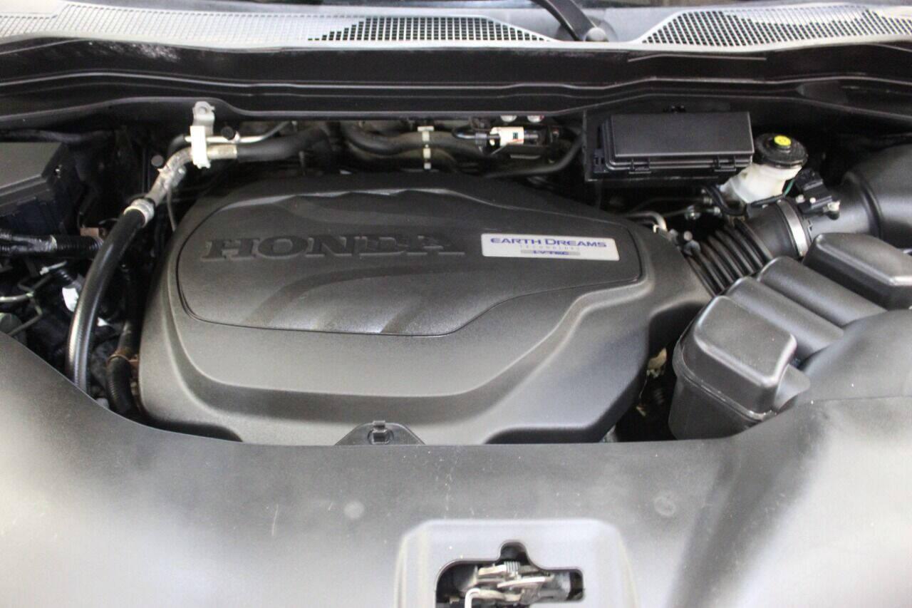 2017 Black Honda Ridgeline RTL-T (5FPYK2F61HB) with an 3.5L V6 SOHC 24V engine, 6A transmission, located at 4301 NW 39th , Oklahoma City, OK, 73112, (405) 949-5600, 35.512135, -97.598671 - Photo#7