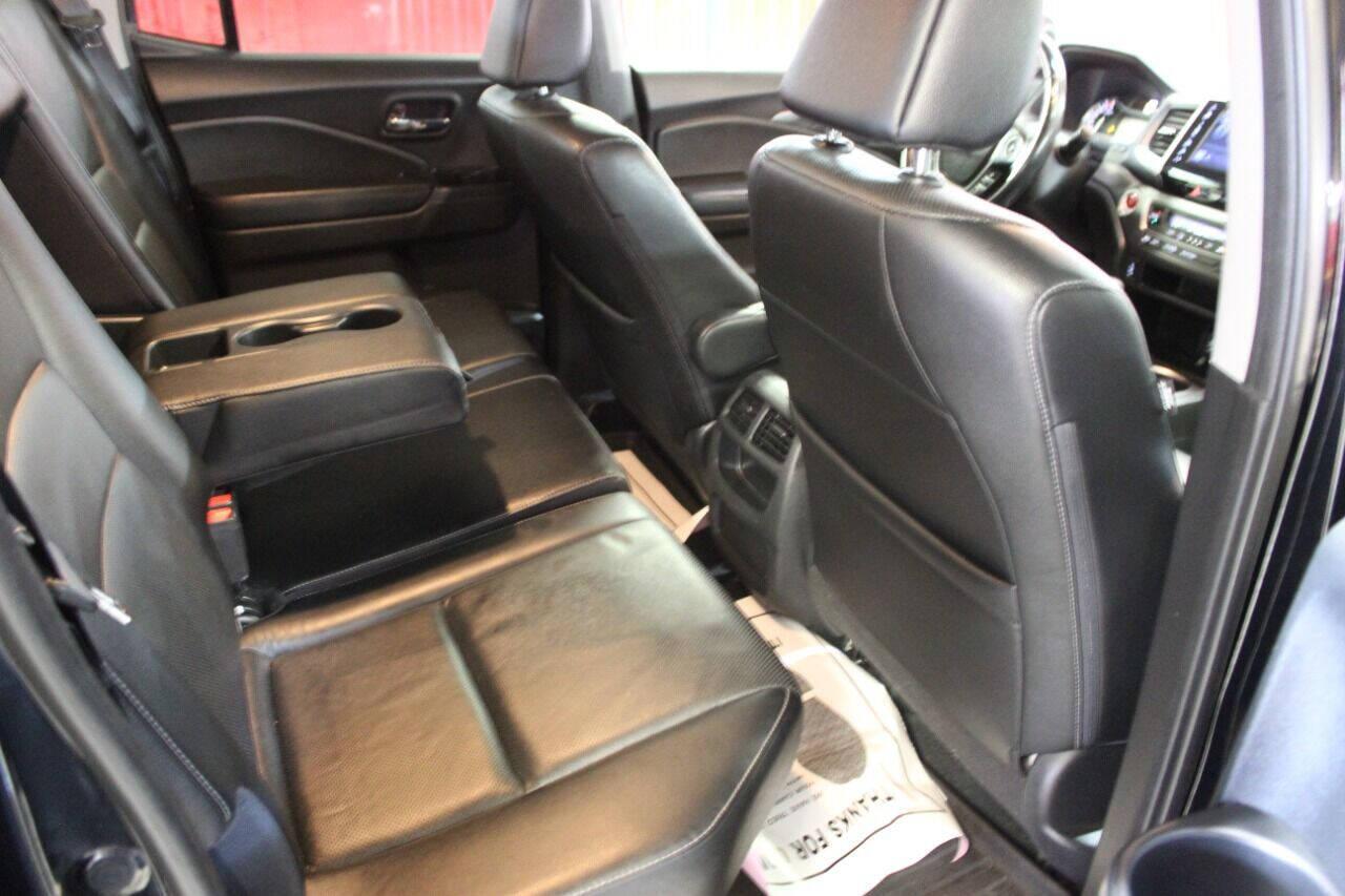 2017 Black Honda Ridgeline RTL-T (5FPYK2F61HB) with an 3.5L V6 SOHC 24V engine, 6A transmission, located at 4301 NW 39th , Oklahoma City, OK, 73112, (405) 949-5600, 35.512135, -97.598671 - Photo#10