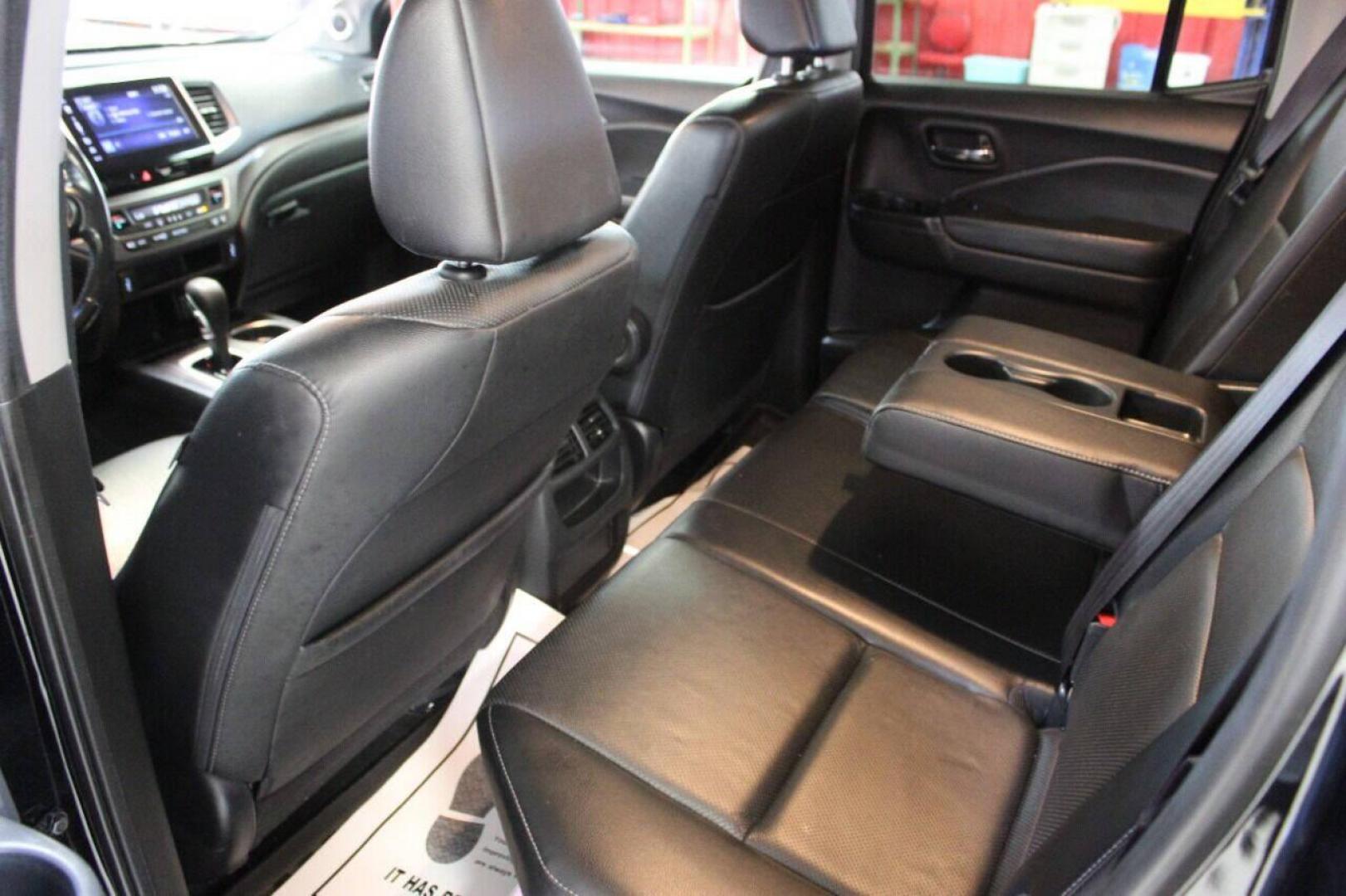 2017 Black Honda Ridgeline RTL-T (5FPYK2F61HB) with an 3.5L V6 SOHC 24V engine, 6A transmission, located at 4301 NW 39th , Oklahoma City, OK, 73112, (405) 949-5600, 35.512135, -97.598671 - NO DRIVERS LICENCE NO-FULL COVERAGE INSURANCE-NO CREDIT CHECK. COME ON OVER TO SUPERSPORTS AND TAKE A LOOK AND TEST DRIVE. PLEASE GIVE US A CALL AT (405) 949-5600. NO LICENSIA DE MANEJAR- NO SEGURO DE COBERTURA TOTAL- NO VERIFICACCION DE CREDITO. POR FAVOR VENGAN A SUPERSPORTS, ECHE UN - Photo#14