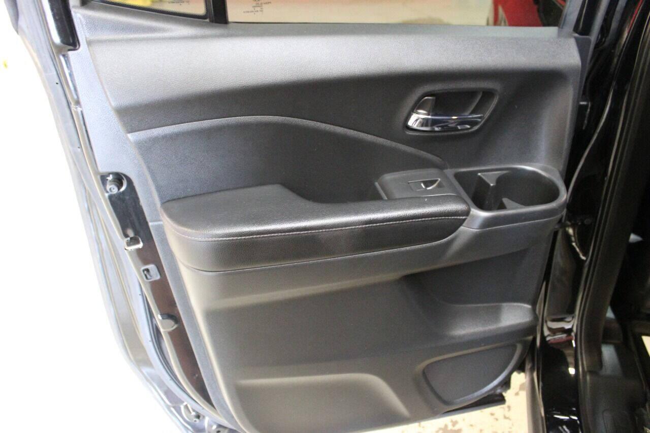 2017 Black Honda Ridgeline RTL-T (5FPYK2F61HB) with an 3.5L V6 SOHC 24V engine, 6A transmission, located at 4301 NW 39th , Oklahoma City, OK, 73112, (405) 949-5600, 35.512135, -97.598671 - Photo#14