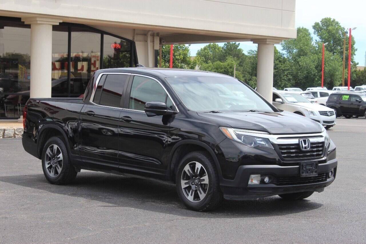 2017 Black Honda Ridgeline RTL-T (5FPYK2F61HB) with an 3.5L V6 SOHC 24V engine, 6A transmission, located at 4301 NW 39th , Oklahoma City, OK, 73112, (405) 949-5600, 35.512135, -97.598671 - Photo#0