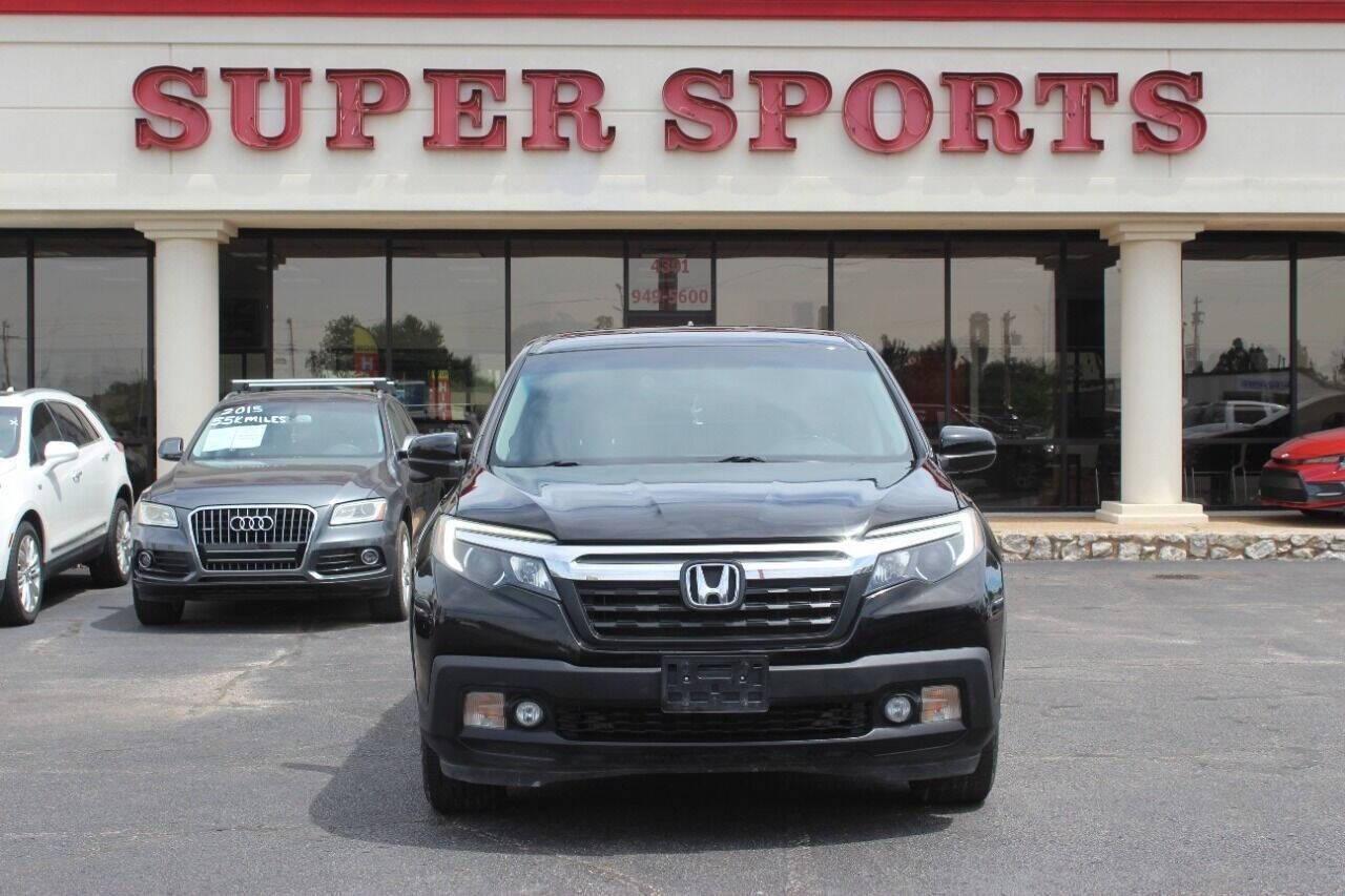 2017 Black Honda Ridgeline RTL-T (5FPYK2F61HB) with an 3.5L V6 SOHC 24V engine, 6A transmission, located at 4301 NW 39th , Oklahoma City, OK, 73112, (405) 949-5600, 35.512135, -97.598671 - Photo#2