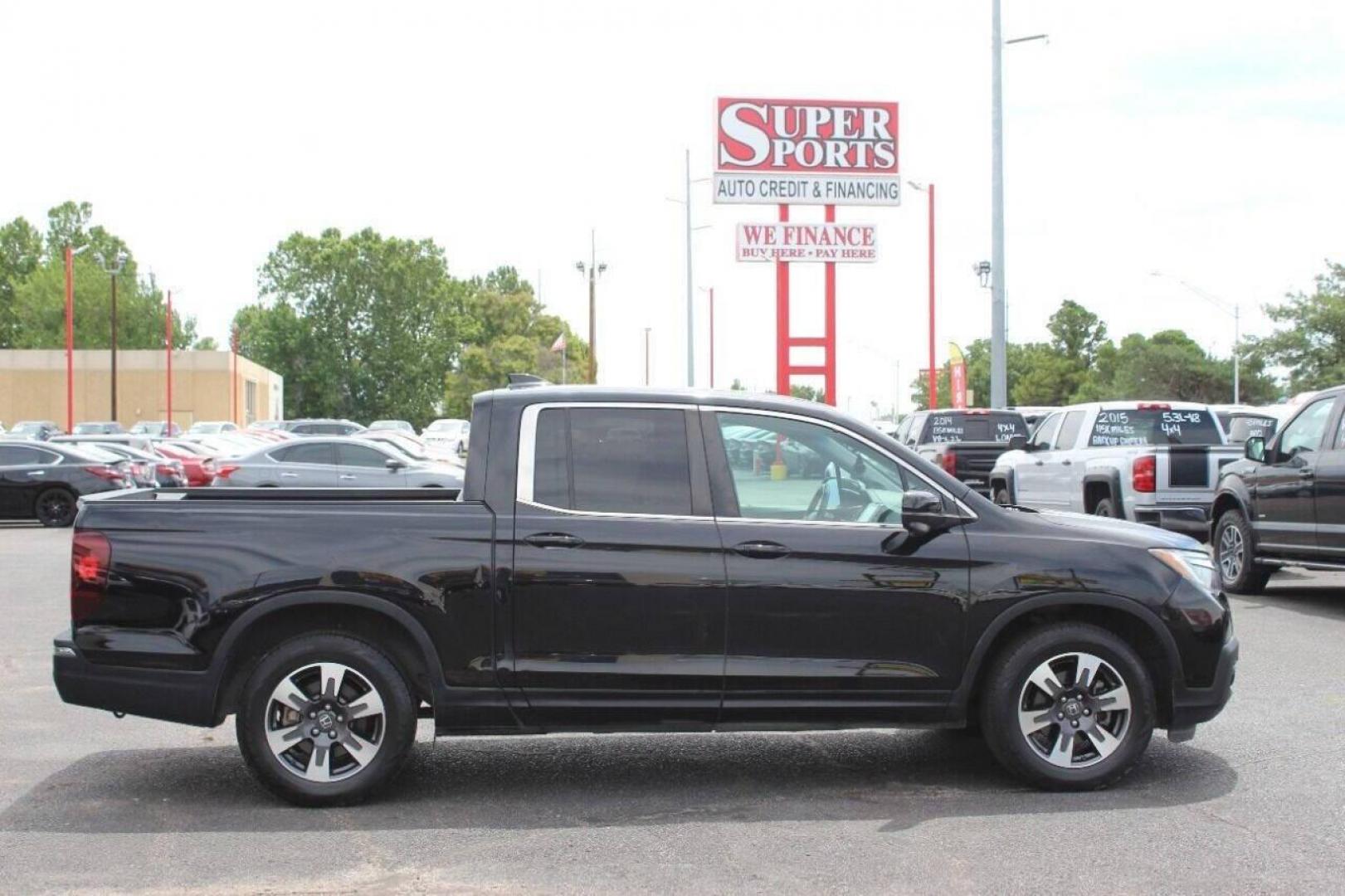 2017 Black Honda Ridgeline RTL-T (5FPYK2F61HB) with an 3.5L V6 SOHC 24V engine, 6A transmission, located at 4301 NW 39th , Oklahoma City, OK, 73112, (405) 949-5600, 35.512135, -97.598671 - NO DRIVERS LICENCE -NO FULL COVERAGE INSURANCE - NO CREDIT CHECK. COME ON OVER TO SUPERSPORTS, TAKE A LOOK AND TEST DRIVE. PLEASE GIVE US A CALL AT (405) 949-5600. NO LICENCIA DE CONDUCIR - NO SEGURO DE COBERTURA TOTAL - NO VERIFICACION DE CREDITO. VISITENOS EN SUPERSPORTS, MIRE NUESTRO - Photo#4