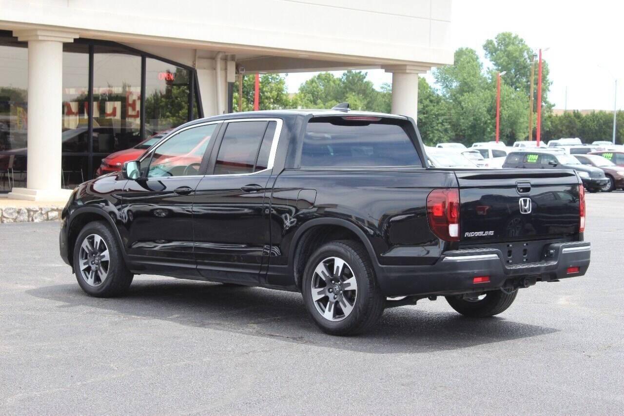 2017 Black Honda Ridgeline RTL-T (5FPYK2F61HB) with an 3.5L V6 SOHC 24V engine, 6A transmission, located at 4301 NW 39th , Oklahoma City, OK, 73112, (405) 949-5600, 35.512135, -97.598671 - Photo#5