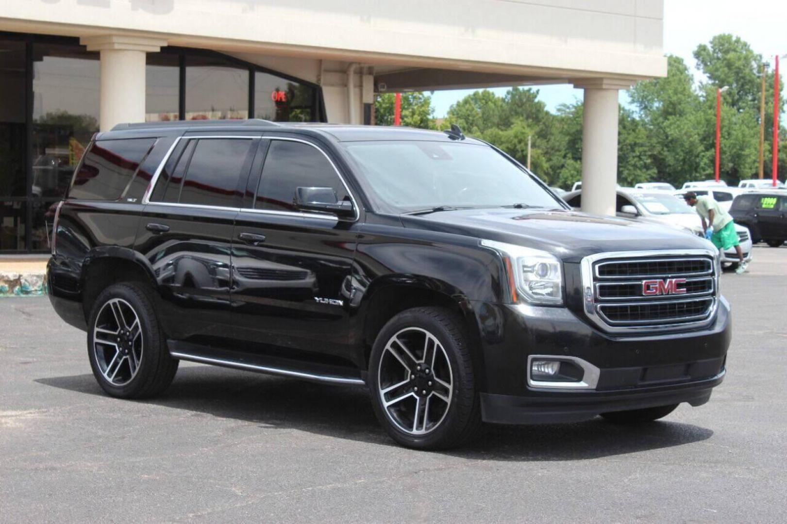 2017 Black GMC Yukon SLT 4WD (1GKS2BKC4HR) with an 5.3L V8 OHV 16V FFV engine, 6A transmission, located at 4301 NW 39th , Oklahoma City, OK, 73112, (405) 949-5600, 35.512135, -97.598671 - NO DRIVERS LICENCE NO-FULL COVERAGE INSURANCE-NO CREDIT CHECK. COME ON OVER TO SUPERSPORTS AND TAKE A LOOK AND TEST DRIVE. PLEASE GIVE US A CALL AT (405) 949-5600. NO LICENSIA DE MANEJAR- NO SEGURO DE COBERTURA TOTAL- NO VERIFICACCION DE CREDITO. POR FAVOR VENGAN A SUPERSPORTS, ECHE UN - Photo#2