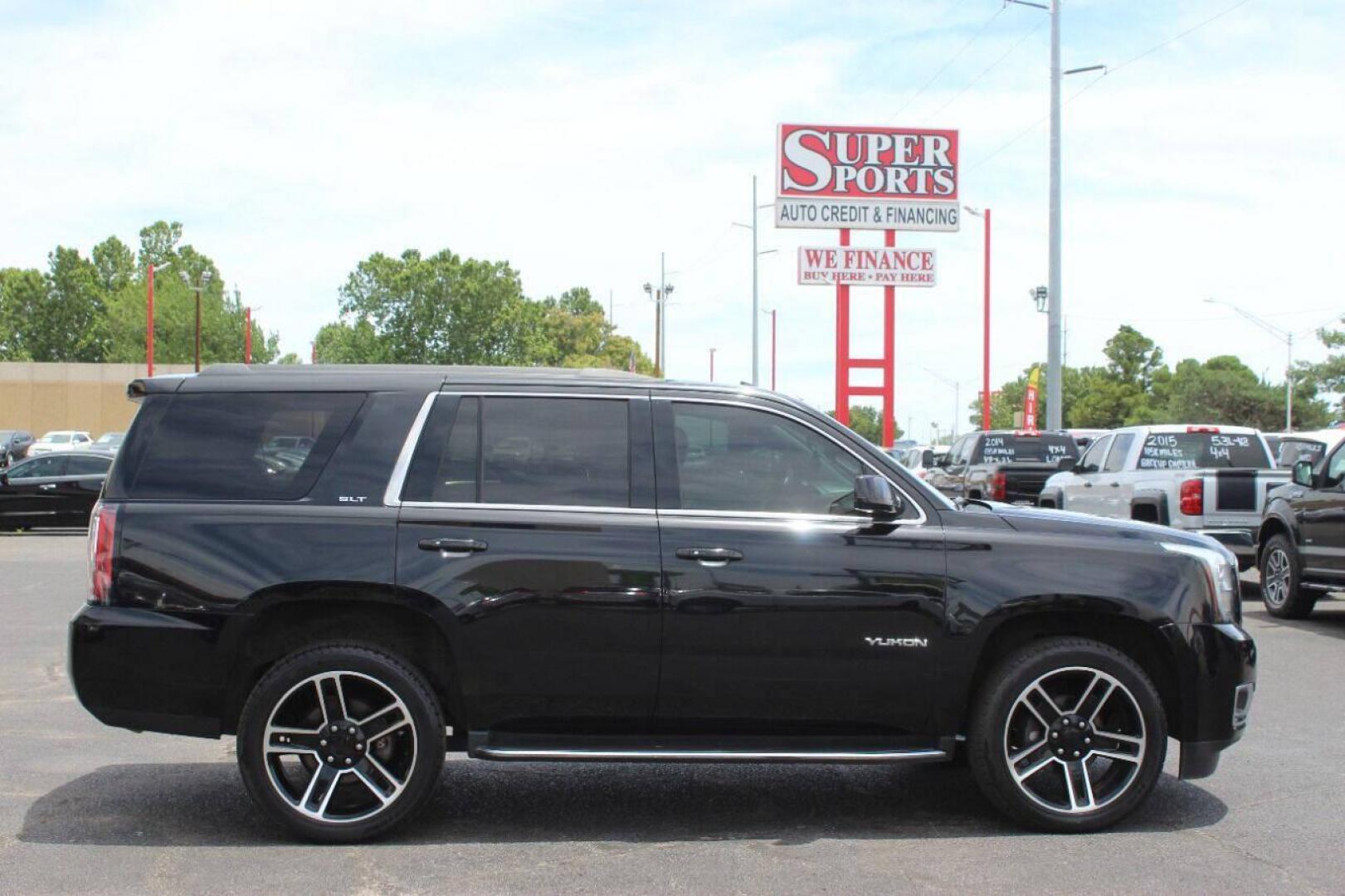 2017 Black GMC Yukon SLT 4WD (1GKS2BKC4HR) with an 5.3L V8 OHV 16V FFV engine, 6A transmission, located at 4301 NW 39th , Oklahoma City, OK, 73112, (405) 949-5600, 35.512135, -97.598671 - NO DRIVERS LICENCE NO-FULL COVERAGE INSURANCE-NO CREDIT CHECK. COME ON OVER TO SUPERSPORTS AND TAKE A LOOK AND TEST DRIVE. PLEASE GIVE US A CALL AT (405) 949-5600. NO LICENSIA DE MANEJAR- NO SEGURO DE COBERTURA TOTAL- NO VERIFICACCION DE CREDITO. POR FAVOR VENGAN A SUPERSPORTS, ECHE UN - Photo#4