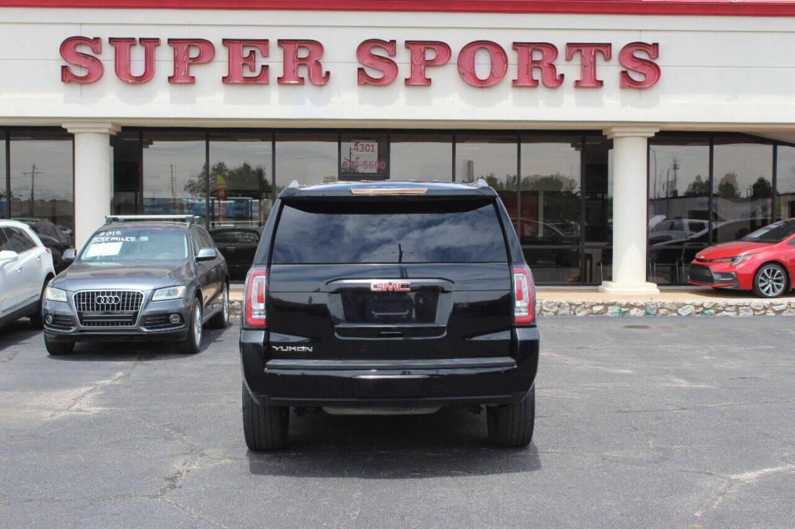 2017 Black GMC Yukon SLT 4WD (1GKS2BKC4HR) with an 5.3L V8 OHV 16V FFV engine, 6A transmission, located at 4301 NW 39th , Oklahoma City, OK, 73112, (405) 949-5600, 35.512135, -97.598671 - NO DRIVERS LICENCE NO-FULL COVERAGE INSURANCE-NO CREDIT CHECK. COME ON OVER TO SUPERSPORTS AND TAKE A LOOK AND TEST DRIVE. PLEASE GIVE US A CALL AT (405) 949-5600. NO LICENSIA DE MANEJAR- NO SEGURO DE COBERTURA TOTAL- NO VERIFICACCION DE CREDITO. POR FAVOR VENGAN A SUPERSPORTS, ECHE UN - Photo#5