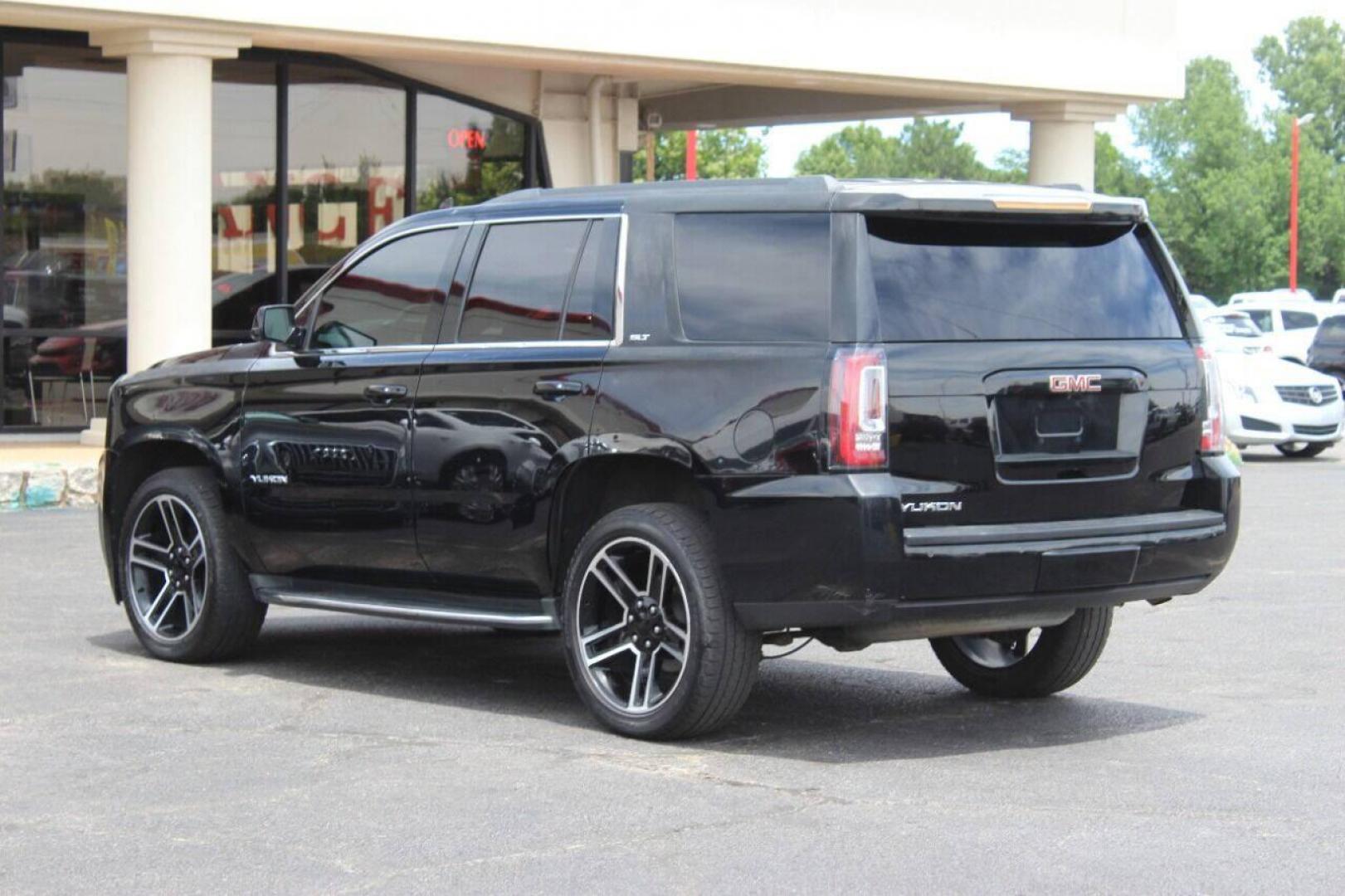 2017 Black GMC Yukon SLT 4WD (1GKS2BKC4HR) with an 5.3L V8 OHV 16V FFV engine, 6A transmission, located at 4301 NW 39th , Oklahoma City, OK, 73112, (405) 949-5600, 35.512135, -97.598671 - NO DRIVERS LICENCE NO-FULL COVERAGE INSURANCE-NO CREDIT CHECK. COME ON OVER TO SUPERSPORTS AND TAKE A LOOK AND TEST DRIVE. PLEASE GIVE US A CALL AT (405) 949-5600. NO LICENSIA DE MANEJAR- NO SEGURO DE COBERTURA TOTAL- NO VERIFICACCION DE CREDITO. POR FAVOR VENGAN A SUPERSPORTS, ECHE UN - Photo#6