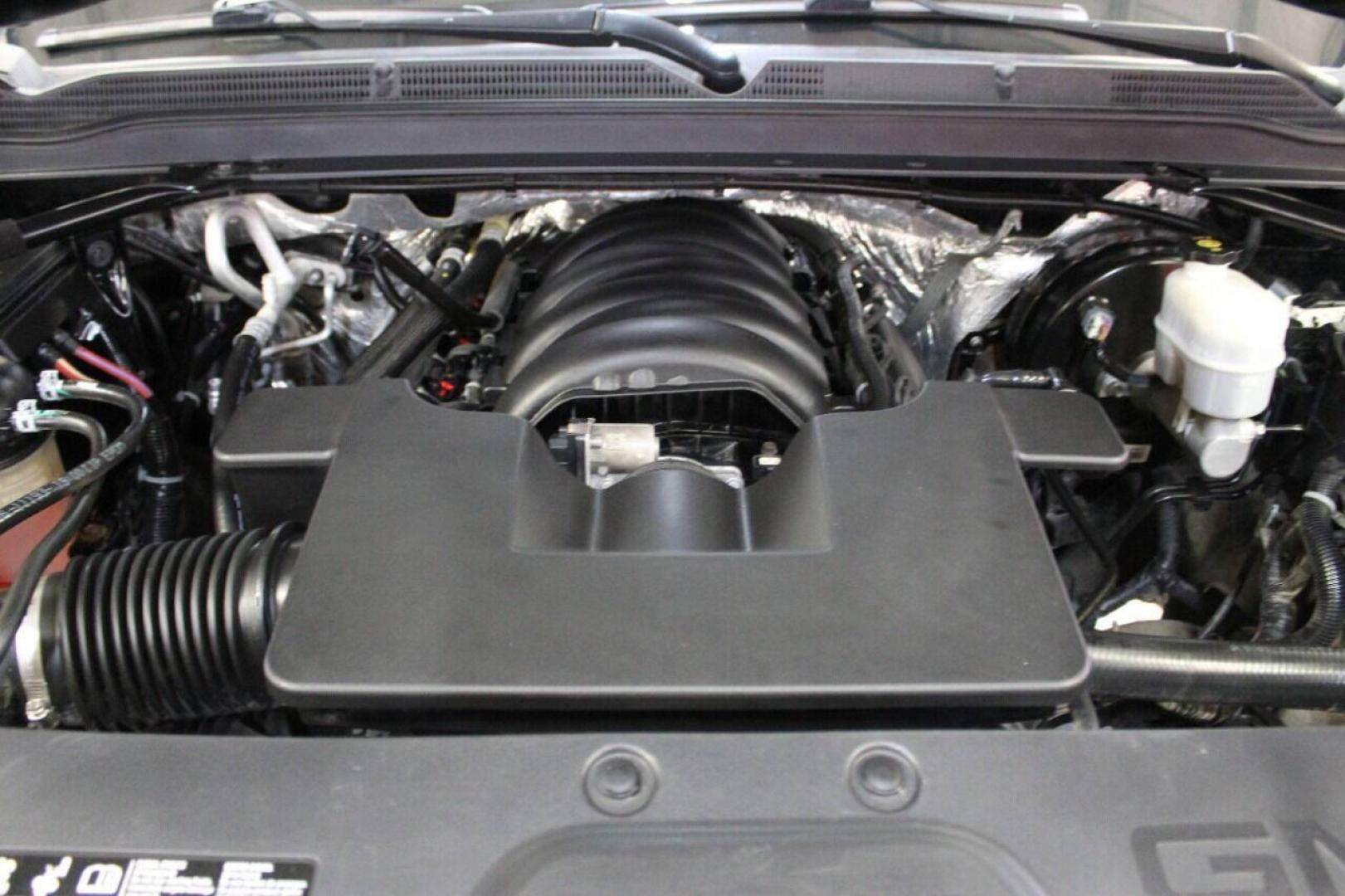 2017 Black GMC Yukon SLT 4WD (1GKS2BKC4HR) with an 5.3L V8 OHV 16V FFV engine, 6A transmission, located at 4301 NW 39th , Oklahoma City, OK, 73112, (405) 949-5600, 35.512135, -97.598671 - NO DRIVERS LICENCE NO-FULL COVERAGE INSURANCE-NO CREDIT CHECK. COME ON OVER TO SUPERSPORTS AND TAKE A LOOK AND TEST DRIVE. PLEASE GIVE US A CALL AT (405) 949-5600. NO LICENSIA DE MANEJAR- NO SEGURO DE COBERTURA TOTAL- NO VERIFICACCION DE CREDITO. POR FAVOR VENGAN A SUPERSPORTS, ECHE UN - Photo#8
