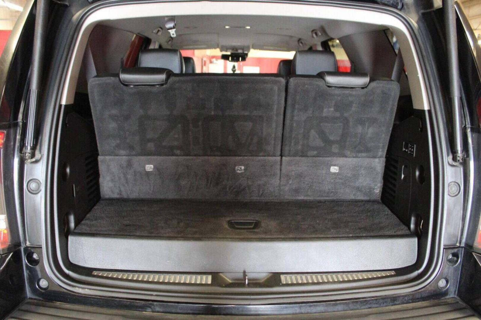 2017 Black GMC Yukon SLT 4WD (1GKS2BKC4HR) with an 5.3L V8 OHV 16V FFV engine, 6A transmission, located at 4301 NW 39th , Oklahoma City, OK, 73112, (405) 949-5600, 35.512135, -97.598671 - NO DRIVERS LICENCE NO-FULL COVERAGE INSURANCE-NO CREDIT CHECK. COME ON OVER TO SUPERSPORTS AND TAKE A LOOK AND TEST DRIVE. PLEASE GIVE US A CALL AT (405) 949-5600. NO LICENSIA DE MANEJAR- NO SEGURO DE COBERTURA TOTAL- NO VERIFICACCION DE CREDITO. POR FAVOR VENGAN A SUPERSPORTS, ECHE UN - Photo#14