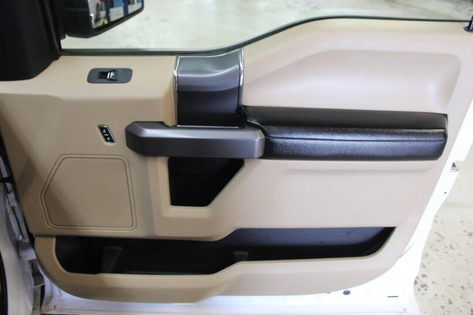 2019 White Ford F-150 King-Ranch SuperCrew 5.5-ft. 2WD (1FTEW1C56KK) with an 5.0L V8 OHV 32V engine, 6A transmission, located at 4301 NW 39th , Oklahoma City, OK, 73112, (405) 949-5600, 35.512135, -97.598671 - Photo#9