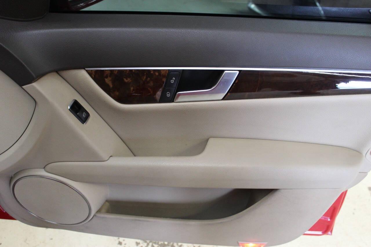 2014 Red Mercedes-Benz C-Class C300 4MATIC Sport Sedan (WDDGF8AB4ER) with an 3.0L V6 DOHC 24V engine, 7-Speed Automatic transmission, located at 4301 NW 39th , Oklahoma City, OK, 73112, (405) 949-5600, 35.512135, -97.598671 - NO DRIVERS LICENCE -NO FULL COVERAGE INSURANCE - NO CREDIT CHECK. COME ON OVER TO SUPERSPORTS, TAKE A LOOK AND TEST DRIVE. PLEASE GIVE US A CALL AT (405) 949-5600. NO LICENCIA DE CONDUCIR - NO SEGURO DE COBERTURA TOTAL - NO VERIFICACION DE CREDITO. VISITENOS EN SUPERSPORTS, MIRE N - Photo#9