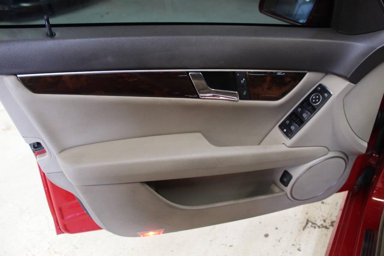 2014 Red Mercedes-Benz C-Class C300 4MATIC Sport Sedan (WDDGF8AB4ER) with an 3.0L V6 DOHC 24V engine, 7-Speed Automatic transmission, located at 4301 NW 39th , Oklahoma City, OK, 73112, (405) 949-5600, 35.512135, -97.598671 - NO DRIVERS LICENCE -NO FULL COVERAGE INSURANCE - NO CREDIT CHECK. COME ON OVER TO SUPERSPORTS, TAKE A LOOK AND TEST DRIVE. PLEASE GIVE US A CALL AT (405) 949-5600. NO LICENCIA DE CONDUCIR - NO SEGURO DE COBERTURA TOTAL - NO VERIFICACION DE CREDITO. VISITENOS EN SUPERSPORTS, MIRE N - Photo#16