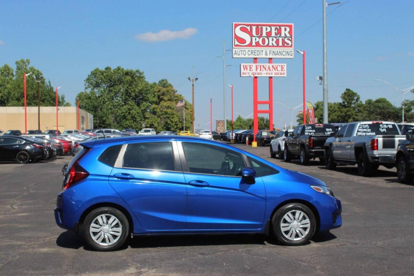 2015 Blue Honda Fit LX CVT (3HGGK5H5XFM) with an 1.5L L4 SOHC 16V engine, Continuously Variable Transmission transmission, located at 4301 NW 39th , Oklahoma City, OK, 73112, (405) 949-5600, 35.512135, -97.598671 - NO DRIVERS LICENCE NO-FULL COVERAGE INSURANCE-NO CREDIT CHECK. COME ON OVER TO SUPERSPORTS AND TAKE A LOOK AND TEST DRIVE. PLEASE GIVE US A CALL AT (405) 949-5600. NO LICENSIA DE MANEJAR- NO SEGURO DE COBERTURA TOTAL- NO VERIFICACCION DE CREDITO. POR FAVOR VENGAN A SUPERSPORTS, ECHE UN - Photo#4
