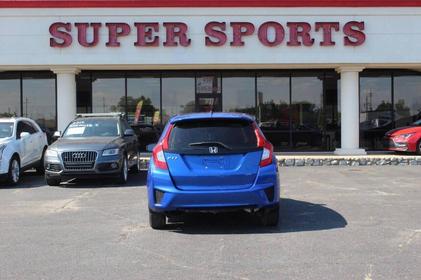 2015 Blue Honda Fit LX CVT (3HGGK5H5XFM) with an 1.5L L4 SOHC 16V engine, Continuously Variable Transmission transmission, located at 4301 NW 39th , Oklahoma City, OK, 73112, (405) 949-5600, 35.512135, -97.598671 - NO DRIVERS LICENCE NO-FULL COVERAGE INSURANCE-NO CREDIT CHECK. COME ON OVER TO SUPERSPORTS AND TAKE A LOOK AND TEST DRIVE. PLEASE GIVE US A CALL AT (405) 949-5600. NO LICENSIA DE MANEJAR- NO SEGURO DE COBERTURA TOTAL- NO VERIFICACCION DE CREDITO. POR FAVOR VENGAN A SUPERSPORTS, ECHE UN - Photo#5