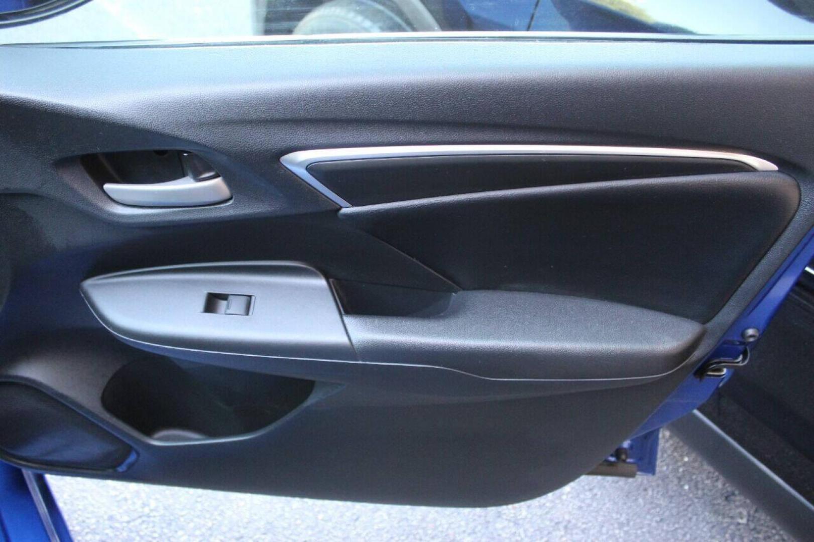 2015 Blue Honda Fit LX CVT (3HGGK5H5XFM) with an 1.5L L4 SOHC 16V engine, Continuously Variable Transmission transmission, located at 4301 NW 39th , Oklahoma City, OK, 73112, (405) 949-5600, 35.512135, -97.598671 - NO DRIVERS LICENCE NO-FULL COVERAGE INSURANCE-NO CREDIT CHECK. COME ON OVER TO SUPERSPORTS AND TAKE A LOOK AND TEST DRIVE. PLEASE GIVE US A CALL AT (405) 949-5600. NO LICENSIA DE MANEJAR- NO SEGURO DE COBERTURA TOTAL- NO VERIFICACCION DE CREDITO. POR FAVOR VENGAN A SUPERSPORTS, ECHE UN - Photo#10
