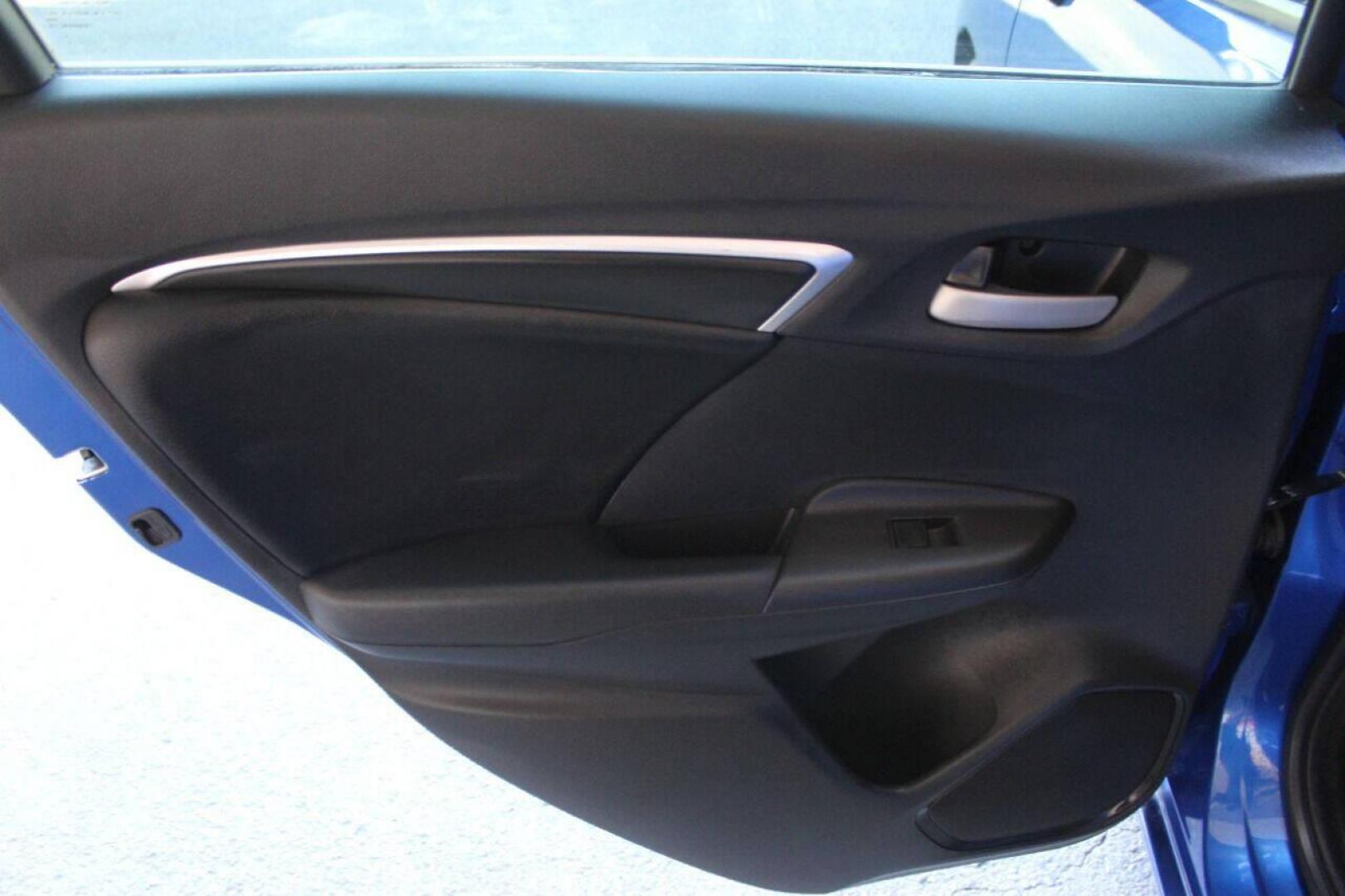 2015 Blue Honda Fit LX CVT (3HGGK5H5XFM) with an 1.5L L4 SOHC 16V engine, Continuously Variable Transmission transmission, located at 4301 NW 39th , Oklahoma City, OK, 73112, (405) 949-5600, 35.512135, -97.598671 - NO DRIVERS LICENCE NO-FULL COVERAGE INSURANCE-NO CREDIT CHECK. COME ON OVER TO SUPERSPORTS AND TAKE A LOOK AND TEST DRIVE. PLEASE GIVE US A CALL AT (405) 949-5600. NO LICENSIA DE MANEJAR- NO SEGURO DE COBERTURA TOTAL- NO VERIFICACCION DE CREDITO. POR FAVOR VENGAN A SUPERSPORTS, ECHE UN - Photo#15