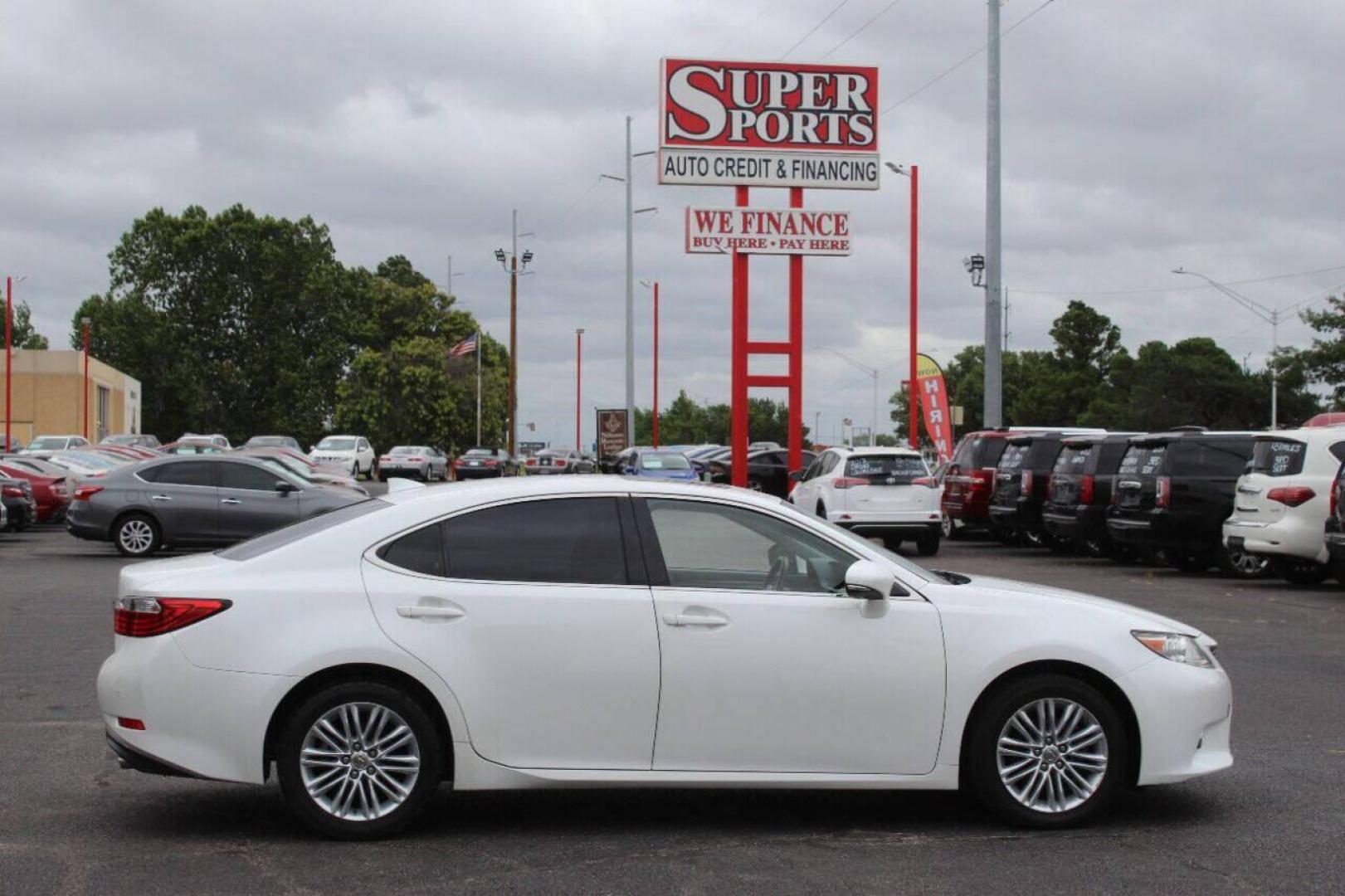 2015 White Lexus ES 350 Sedan (JTHBK1GG3F2) with an 3.5L V6 DOHC 24V engine, 6-Speed Automatic transmission, located at 4301 NW 39th , Oklahoma City, OK, 73112, (405) 949-5600, 35.512135, -97.598671 - NO DRIVERS LICENCE NO-FULL COVERAGE INSURANCE-NO CREDIT CHECK. COME ON OVER TO SUPERSPORTS AND TAKE A LOOK AND TEST DRIVE. PLEASE GIVE US A CALL AT (405) 949-5600. NO LICENSIA DE MANEJAR- NO SEGURO DE COBERTURA TOTAL- NO VERIFICACCION DE CREDITO. POR FAVOR VENGAN A SUPERSPORTS, ECHE UN - Photo#4