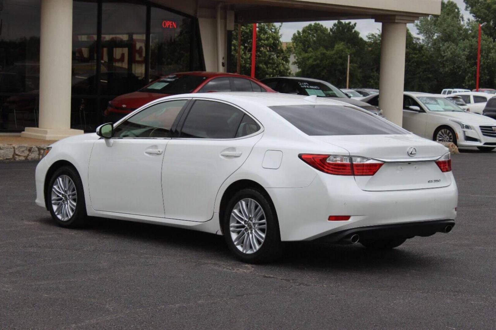 2015 White Lexus ES 350 Sedan (JTHBK1GG3F2) with an 3.5L V6 DOHC 24V engine, 6-Speed Automatic transmission, located at 4301 NW 39th , Oklahoma City, OK, 73112, (405) 949-5600, 35.512135, -97.598671 - NO DRIVERS LICENCE NO-FULL COVERAGE INSURANCE-NO CREDIT CHECK. COME ON OVER TO SUPERSPORTS AND TAKE A LOOK AND TEST DRIVE. PLEASE GIVE US A CALL AT (405) 949-5600. NO LICENSIA DE MANEJAR- NO SEGURO DE COBERTURA TOTAL- NO VERIFICACCION DE CREDITO. POR FAVOR VENGAN A SUPERSPORTS, ECHE UN - Photo#6