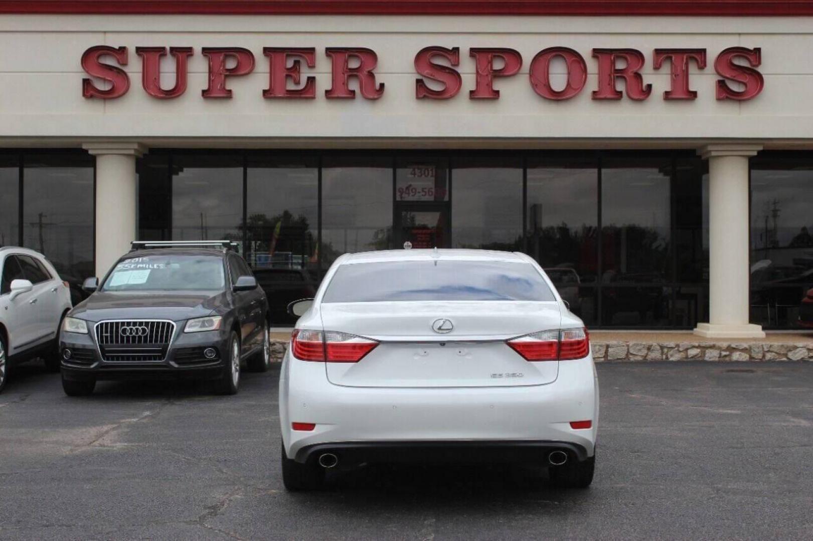 2015 White Lexus ES 350 Sedan (JTHBK1GG3F2) with an 3.5L V6 DOHC 24V engine, 6-Speed Automatic transmission, located at 4301 NW 39th , Oklahoma City, OK, 73112, (405) 949-5600, 35.512135, -97.598671 - NO DRIVERS LICENCE -NO FULL COVERAGE INSURANCE - NO CREDIT CHECK. COME ON OVER TO SUPERSPORTS, TAKE A LOOK AND TEST DRIVE. PLEASE GIVE US A CALL AT (405) 949-5600. NO LICENCIA DE CONDUCIR - NO SEGURO DE COBERTURA TOTAL - NO VERIFICACION DE CREDITO. VISITENOS EN SUPERSPORTS, MIRE NUESTRO - Photo#5