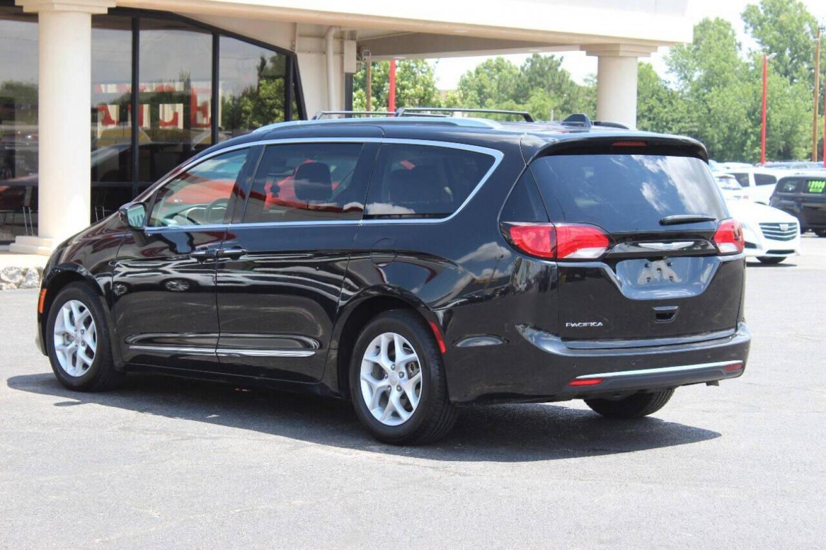 2018 Black Chrysler Pacifica Touring-L Plus (2C4RC1EG5JR) with an 3.6L V6 DOHC 24V engine, 9A transmission, located at 4301 NW 39th , Oklahoma City, OK, 73112, (405) 949-5600, 35.512135, -97.598671 - Photo#5