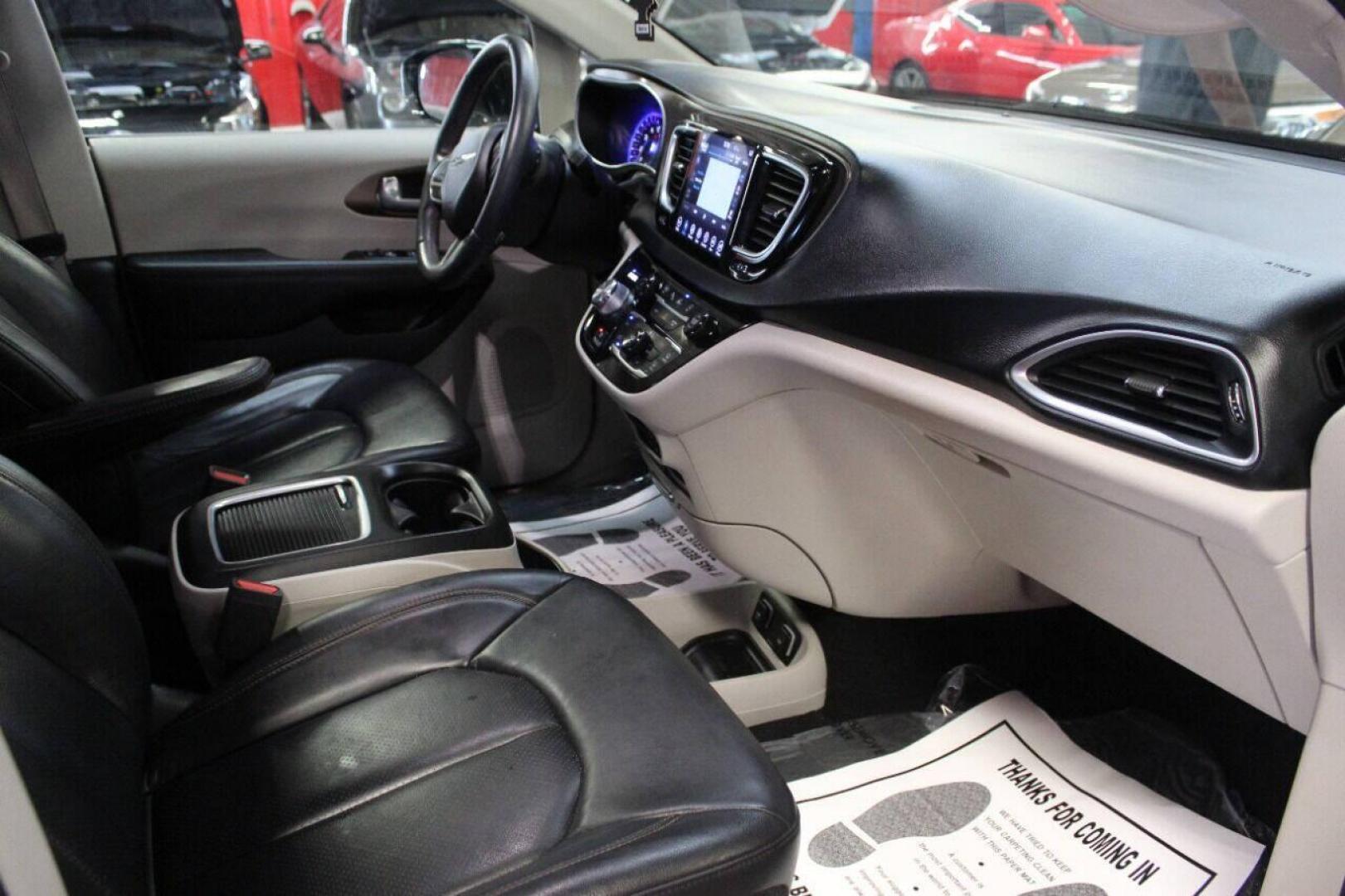 2018 Black Chrysler Pacifica Touring-L Plus (2C4RC1EG5JR) with an 3.6L V6 DOHC 24V engine, 9A transmission, located at 4301 NW 39th , Oklahoma City, OK, 73112, (405) 949-5600, 35.512135, -97.598671 - Photo#8