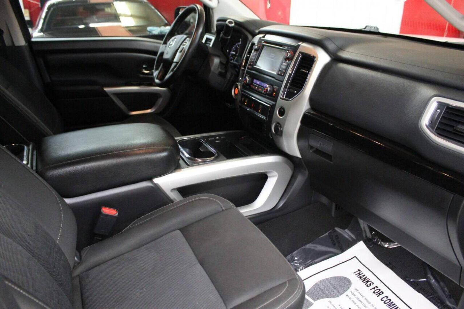 2018 White Nissan Titan Platinum Reserve Crew Cab 2WD (1N6AA1E68JN) with an 5.6L V8 DOHC 32V engine, 6A transmission, located at 4301 NW 39th , Oklahoma City, OK, 73112, (405) 949-5600, 35.512135, -97.598671 - NO DRIVERS LICENCE NO-FULL COVERAGE INSURANCE-NO CREDIT CHECK. COME ON OVER TO SUPERSPORTS AND TAKE A LOOK AND TEST DRIVE. PLEASE GIVE US A CALL AT (405) 949-5600. NO LICENSIA DE MANEJAR- NO SEGURO DE COBERTURA TOTAL- NO VERIFICACCION DE CREDITO. POR FAVOR VENGAN A SUPERSPORTS, ECHE UN - Photo#8