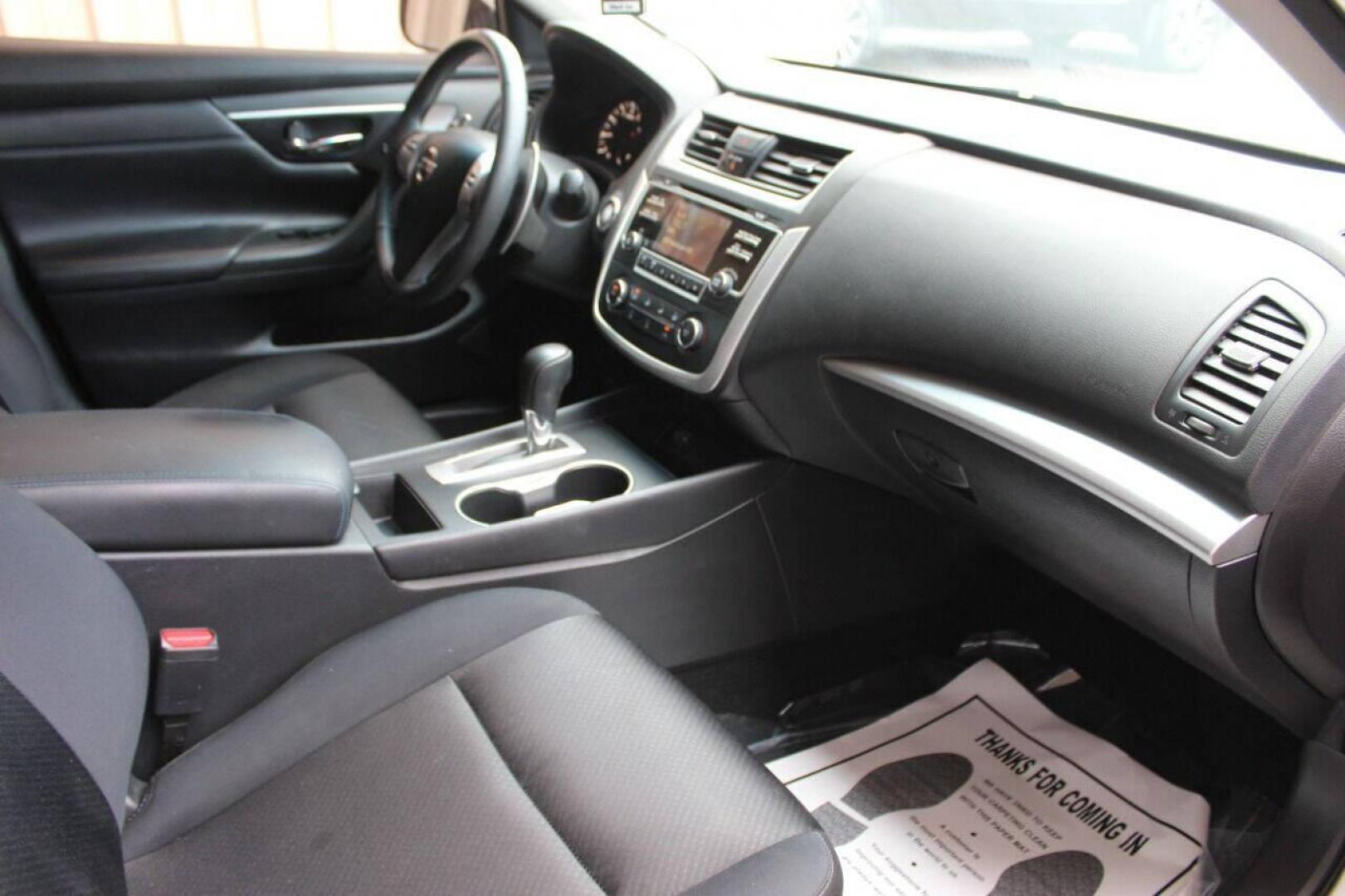 2017 White Nissan Altima 2.5 S (1N4AL3AP7HN) with an 2.5L L4 DOHC 16V engine, CVT transmission, located at 4301 NW 39th , Oklahoma City, OK, 73112, (405) 949-5600, 35.512135, -97.598671 - NO DRIVERS LICENCE NO-FULL COVERAGE INSURANCE-NO CREDIT CHECK. COME ON OVER TO SUPERSPORTS AND TAKE A LOOK AND TEST DRIVE. PLEASE GIVE US A CALL AT (405) 949-5600. NO LICENSIA DE MANEJAR- NO SEGURO DE COBERTURA TOTAL- NO VERIFICACCION DE CREDITO. POR FAVOR VENGAN A SUPERSPORTS, ECHE UN - Photo#8