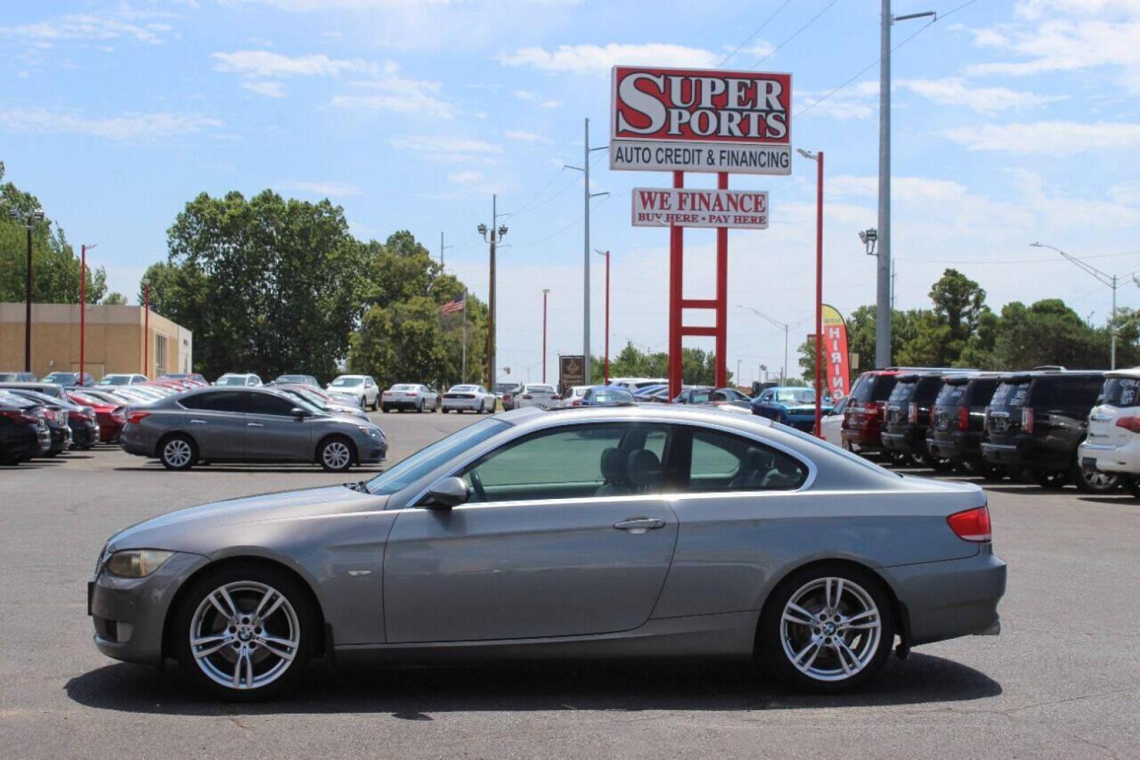 2009 Gray BMW 3-Series 328i Coupe (WBAWB33529P) with an 3.0L L6 DOHC 24V engine, Automatic 6-Speed transmission, located at 4301 NW 39th , Oklahoma City, OK, 73112, (405) 949-5600, 35.512135, -97.598671 - NO DRIVERS LICENCE NO-FULL COVERAGE INSURANCE-NO CREDIT CHECK. COME ON OVER TO SUPERSPORTS AND TAKE A LOOK AND TEST DRIVE PLEASE GIVE US A CALL AT (405) 949-5600. NO LICENSIA DE MANEJAR- NO SEGURO DE COBERTURA TOTAL- NO VERIFICACCION DE CREDITO. POR FAVOR VENGAN A SUPERSPORTS, ECHE UN V - Photo#6