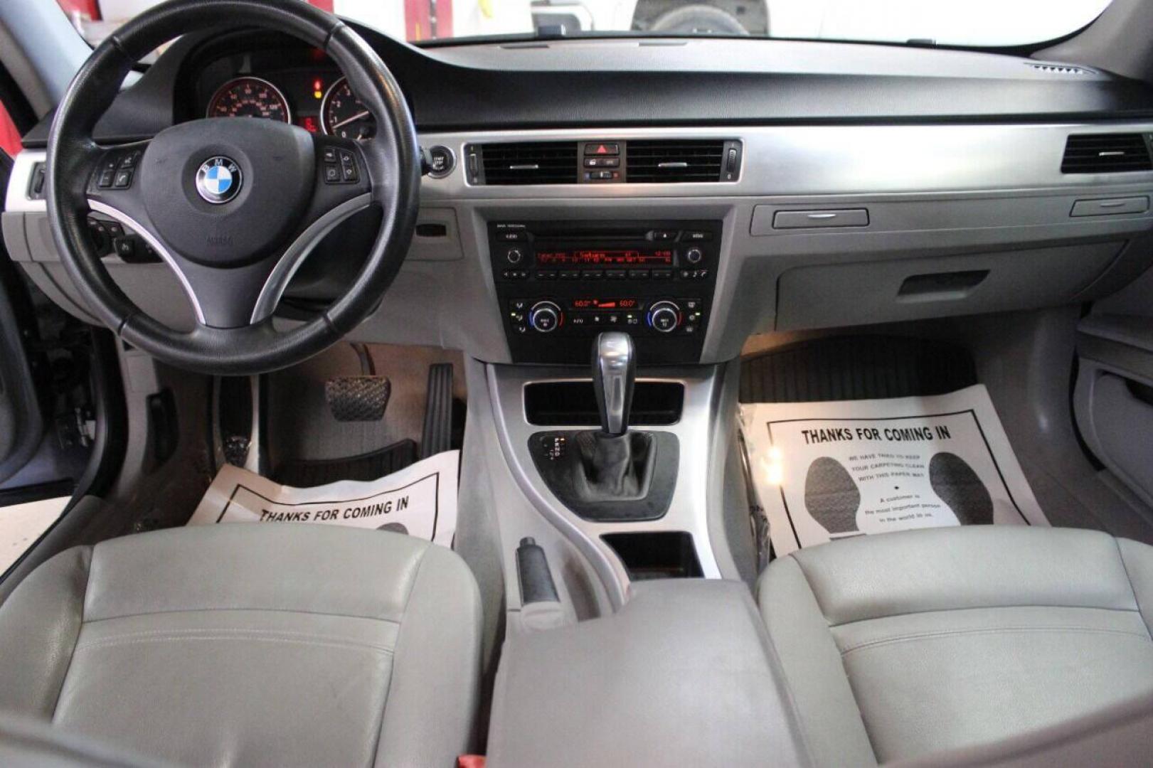 2009 Gray BMW 3-Series 328i Coupe (WBAWB33529P) with an 3.0L L6 DOHC 24V engine, Automatic 6-Speed transmission, located at 4301 NW 39th , Oklahoma City, OK, 73112, (405) 949-5600, 35.512135, -97.598671 - Photo#15