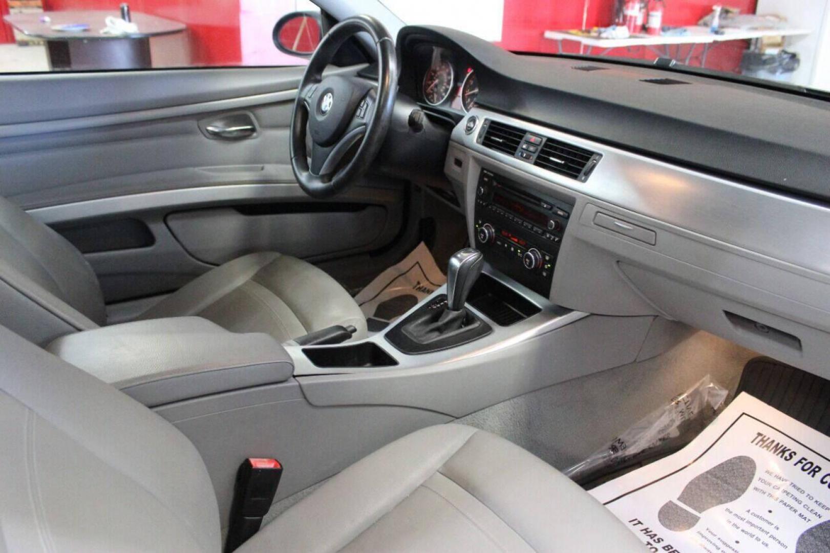 2009 Gray BMW 3-Series 328i Coupe (WBAWB33529P) with an 3.0L L6 DOHC 24V engine, Automatic 6-Speed transmission, located at 4301 NW 39th , Oklahoma City, OK, 73112, (405) 949-5600, 35.512135, -97.598671 - NO DRIVERS LICENCE NO-FULL COVERAGE INSURANCE-NO CREDIT CHECK. COME ON OVER TO SUPERSPORTS AND TAKE A LOOK AND TEST DRIVE PLEASE GIVE US A CALL AT (405) 949-5600. NO LICENSIA DE MANEJAR- NO SEGURO DE COBERTURA TOTAL- NO VERIFICACCION DE CREDITO. POR FAVOR VENGAN A SUPERSPORTS, ECHE UN V - Photo#8