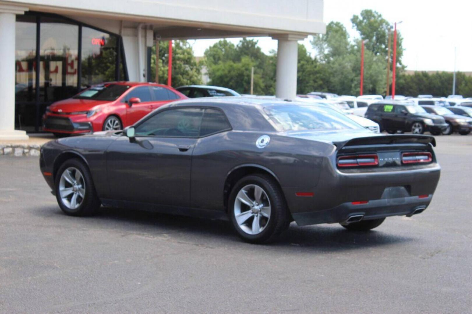 2019 Gray Dodge Challenger SXT (2C3CDZAG8KH) with an 3.6L V6 DOHC 24V engine, 8A transmission, located at 4301 NW 39th , Oklahoma City, OK, 73112, (405) 949-5600, 35.512135, -97.598671 - NO DRIVERS LICENCE NO-FULL COVERAGE INSURANCE-NO CREDIT CHECK. COME ON OVER TO SUPERSPORTS AND TAKE A LOOK AND TEST DRIVE. PLEASE GIVE US A CALL AT (405) 949-5600. NO LICENSIA DE MANEJAR- NO SEGURO DE COBERTURA TOTAL- NO VERIFICACCION DE CREDITO. POR FAVOR VENGAN A SUPERSPORTS, ECHE UN - Photo#5