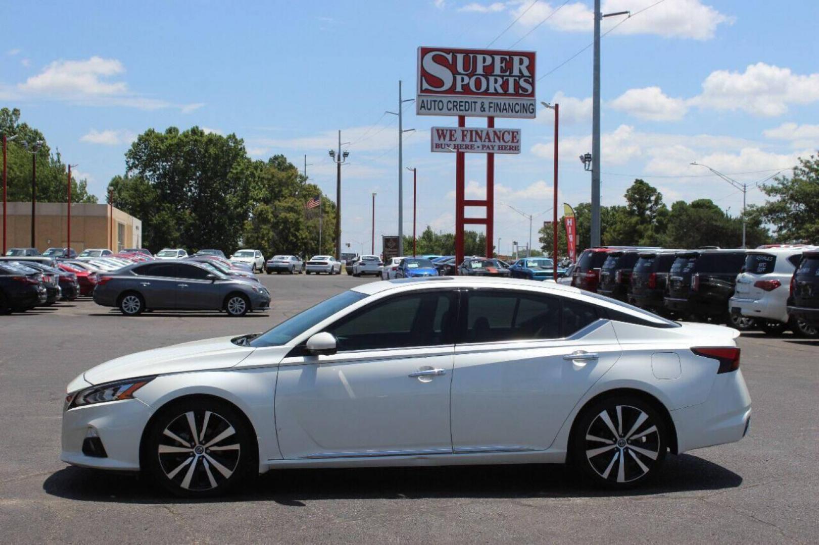 2019 White Nissan Altima 2.5 Platinum (1N4BL4FV5KC) with an 2.5L L4 DOHC 16V engine, CVT transmission, located at 4301 NW 39th , Oklahoma City, OK, 73112, (405) 949-5600, 35.512135, -97.598671 - NO DRIVERS LICENCE NO-FULL COVERAGE INSURANCE-NO CREDIT CHECK. COME ON OVER TO SUPERSPORTS AND TAKE A LOOK AND TEST DRIVE. PLEASE GIVE US A CALL AT (405) 949-5600. NO LICENSIA DE MANEJAR- NO SEGURO DE COBERTURA TOTAL- NO VERIFICACCION DE CREDITO. POR FAVOR VENGAN A SUPERSPORTS, ECHE UN - Photo#6