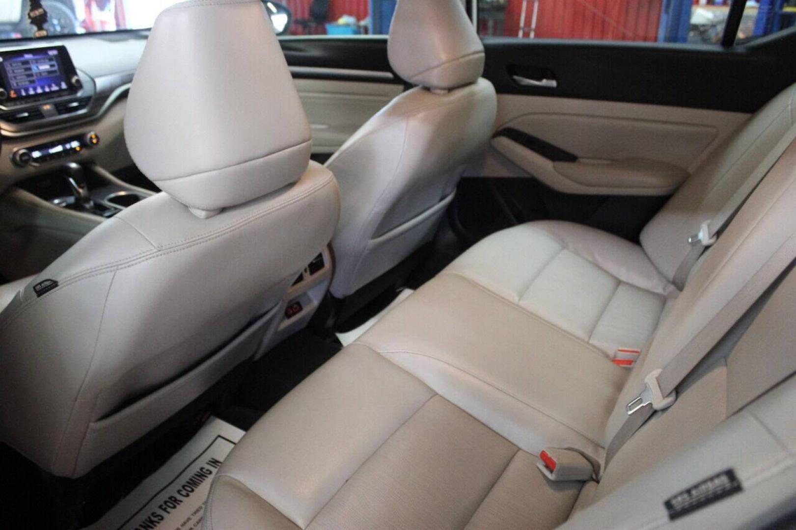 2019 White Nissan Altima 2.5 Platinum (1N4BL4FV5KC) with an 2.5L L4 DOHC 16V engine, CVT transmission, located at 4301 NW 39th , Oklahoma City, OK, 73112, (405) 949-5600, 35.512135, -97.598671 - NO DRIVERS LICENCE NO-FULL COVERAGE INSURANCE-NO CREDIT CHECK. COME ON OVER TO SUPERSPORTS AND TAKE A LOOK AND TEST DRIVE. PLEASE GIVE US A CALL AT (405) 949-5600. NO LICENSIA DE MANEJAR- NO SEGURO DE COBERTURA TOTAL- NO VERIFICACCION DE CREDITO. POR FAVOR VENGAN A SUPERSPORTS, ECHE UN - Photo#13