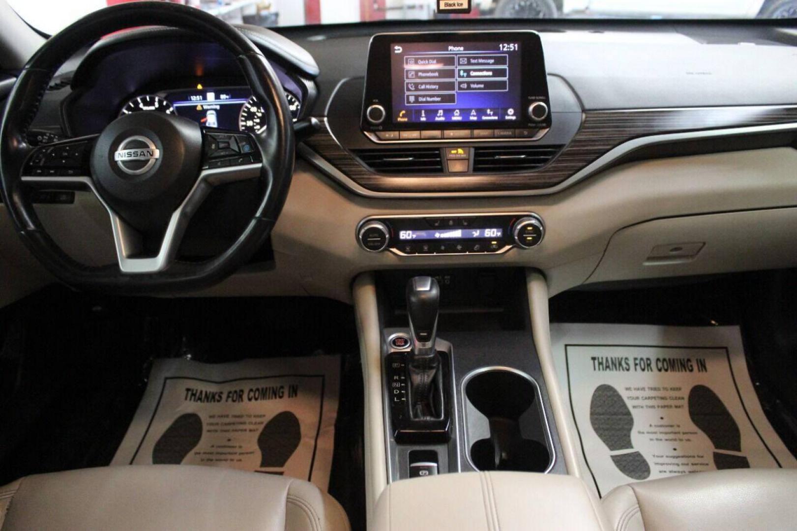 2019 White Nissan Altima 2.5 Platinum (1N4BL4FV5KC) with an 2.5L L4 DOHC 16V engine, CVT transmission, located at 4301 NW 39th , Oklahoma City, OK, 73112, (405) 949-5600, 35.512135, -97.598671 - NO DRIVERS LICENCE NO-FULL COVERAGE INSURANCE-NO CREDIT CHECK. COME ON OVER TO SUPERSPORTS AND TAKE A LOOK AND TEST DRIVE. PLEASE GIVE US A CALL AT (405) 949-5600. NO LICENSIA DE MANEJAR- NO SEGURO DE COBERTURA TOTAL- NO VERIFICACCION DE CREDITO. POR FAVOR VENGAN A SUPERSPORTS, ECHE UN - Photo#17