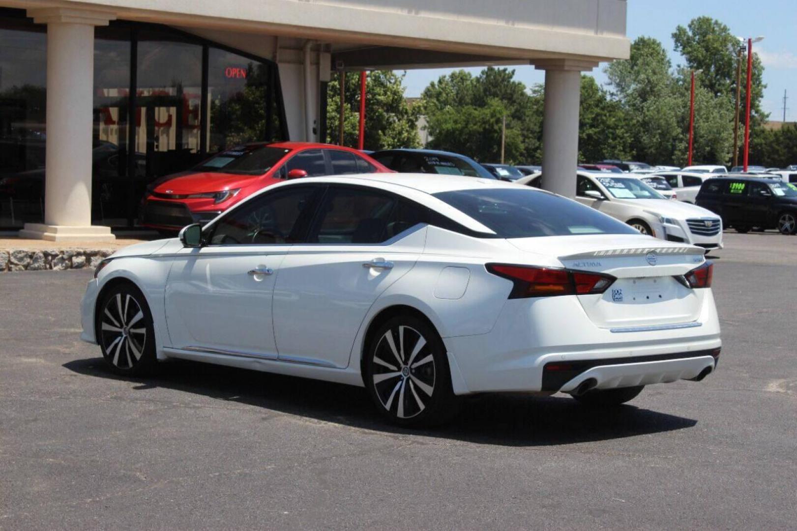 2019 White Nissan Altima 2.5 Platinum (1N4BL4FV5KC) with an 2.5L L4 DOHC 16V engine, CVT transmission, located at 4301 NW 39th , Oklahoma City, OK, 73112, (405) 949-5600, 35.512135, -97.598671 - NO DRIVERS LICENCE NO-FULL COVERAGE INSURANCE-NO CREDIT CHECK. COME ON OVER TO SUPERSPORTS AND TAKE A LOOK AND TEST DRIVE. PLEASE GIVE US A CALL AT (405) 949-5600. NO LICENSIA DE MANEJAR- NO SEGURO DE COBERTURA TOTAL- NO VERIFICACCION DE CREDITO. POR FAVOR VENGAN A SUPERSPORTS, ECHE UN - Photo#5