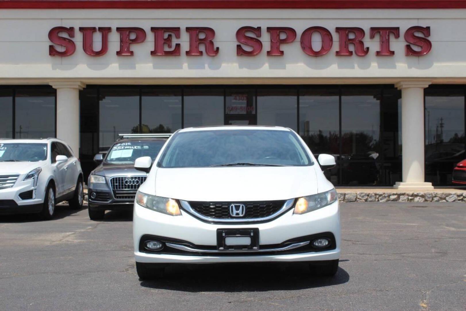 2013 White Honda Civic EX-L Sedan 5-Speed AT (19XFB2F95DE) with an 1.8L L4 SOHC 16V engine, 5-Speed Automatic transmission, located at 4301 NW 39th , Oklahoma City, OK, 73112, (405) 949-5600, 35.512135, -97.598671 - NO DRIVERS LICENCE NO-FULL COVERAGE INSURANCE-NO CREDIT CHECK. COME ON OVER TO SUPERSPORTS AND TAKE A LOOK AND TEST DRIVE. PLEASE GIVE US A CALL AT (405) 949-5600. NO LICENSIA DE MANEJAR- NO SEGURO DE COBERTURA TOTAL- NO VERIFICACCION DE CREDITO. POR FAVOR VENGAN A SUPERSPORTS, ECHE UN - Photo#3