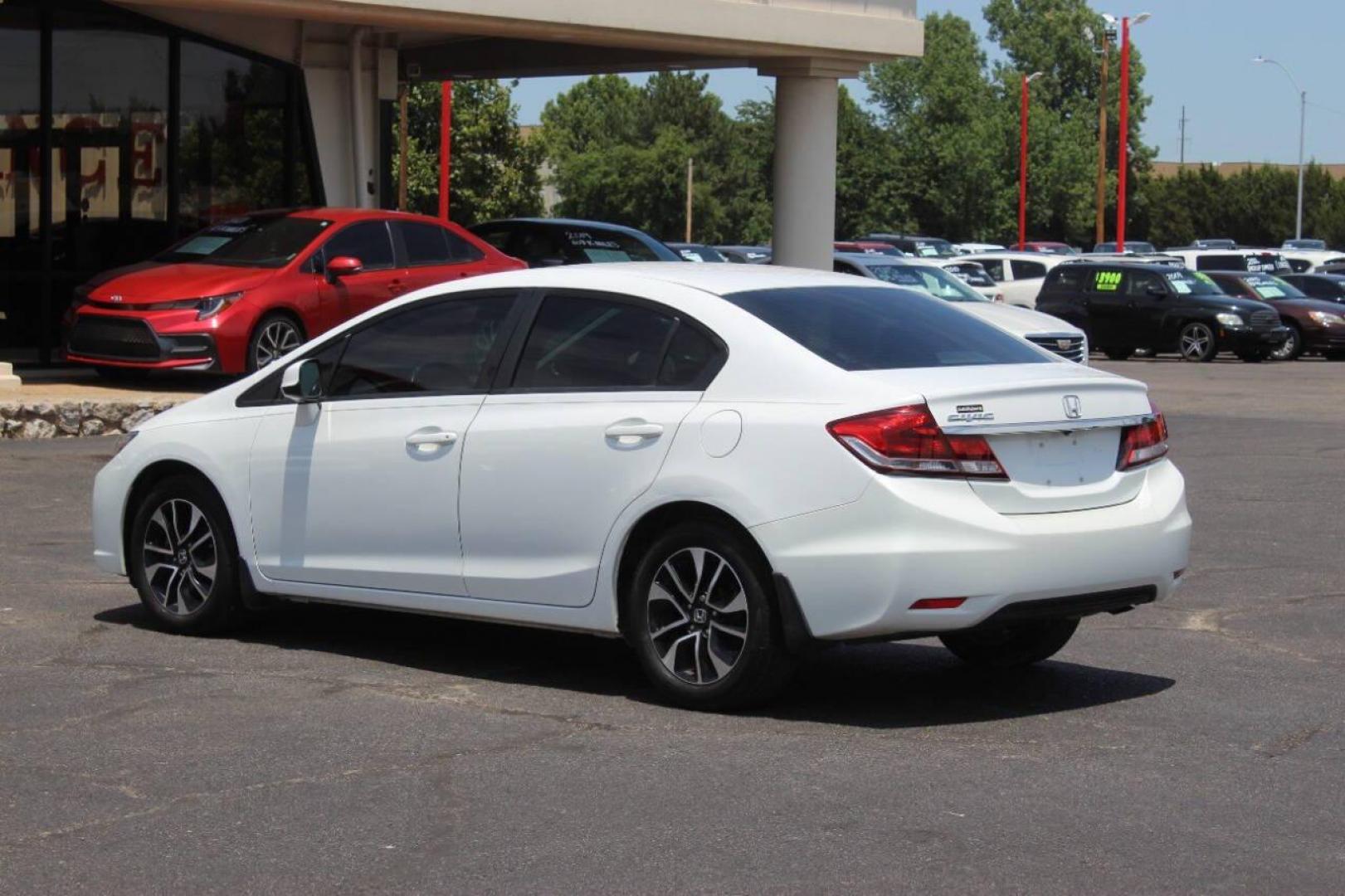 2013 White Honda Civic EX-L Sedan 5-Speed AT (19XFB2F95DE) with an 1.8L L4 SOHC 16V engine, 5-Speed Automatic transmission, located at 4301 NW 39th , Oklahoma City, OK, 73112, (405) 949-5600, 35.512135, -97.598671 - NO DRIVERS LICENCE NO-FULL COVERAGE INSURANCE-NO CREDIT CHECK. COME ON OVER TO SUPERSPORTS AND TAKE A LOOK AND TEST DRIVE. PLEASE GIVE US A CALL AT (405) 949-5600. NO LICENSIA DE MANEJAR- NO SEGURO DE COBERTURA TOTAL- NO VERIFICACCION DE CREDITO. POR FAVOR VENGAN A SUPERSPORTS, ECHE UN - Photo#6