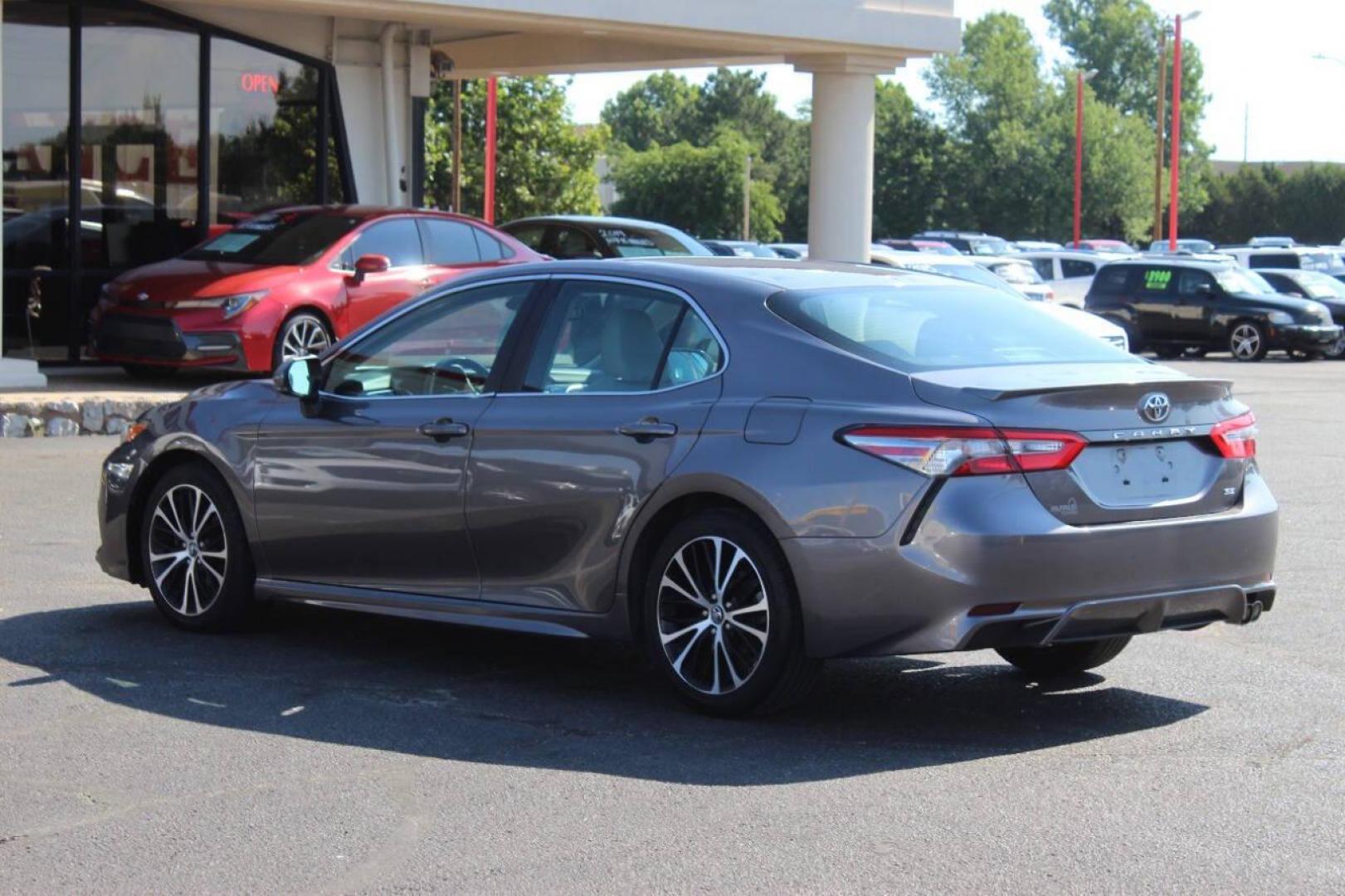 2018 Gray Toyota Camry LE (4T1B11HK1JU) with an 2.5L L4 DOHC 16V engine, 8A transmission, located at 4301 NW 39th , Oklahoma City, OK, 73112, (405) 949-5600, 35.512135, -97.598671 - Photo#5