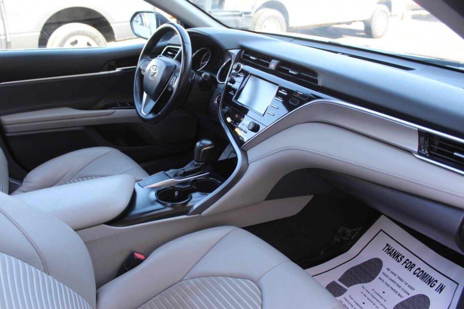 2018 Gray Toyota Camry LE (4T1B11HK1JU) with an 2.5L L4 DOHC 16V engine, 8A transmission, located at 4301 NW 39th , Oklahoma City, OK, 73112, (405) 949-5600, 35.512135, -97.598671 - Photo#8
