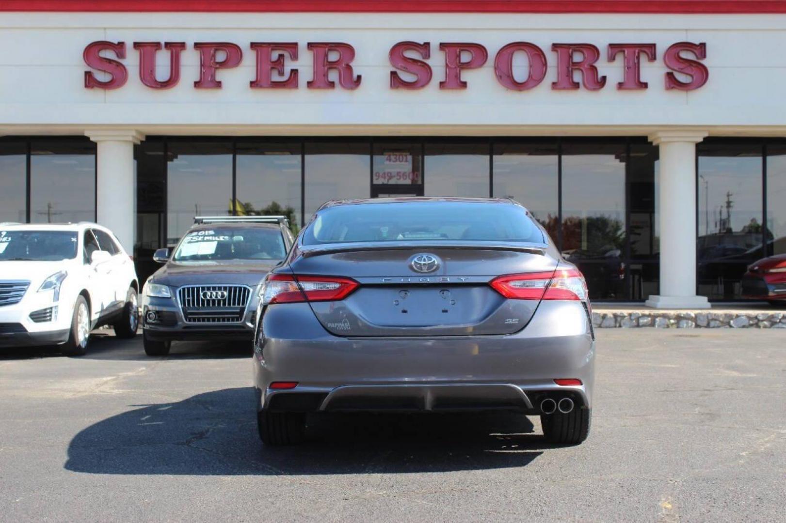 2018 Gray Toyota Camry LE (4T1B11HK1JU) with an 2.5L L4 DOHC 16V engine, 8A transmission, located at 4301 NW 39th , Oklahoma City, OK, 73112, (405) 949-5600, 35.512135, -97.598671 - NO DRIVERS LICENCE NO-FULL COVERAGE INSURANCE-NO CREDIT CHECK. COME ON OVER TO SUPER SPORTS AND TAKE A LOOK AND TEST DRIVE. PLEASE GIVE US A CALL AT (405) 949-5600. NO LICENSIA DE MANEJAR- NO SEGURO DE COBERTURA TOTAL- NO VERIFICACCION DE CREDITO. POR FAVOR VENGAN A SUPERSPORTS, ECHE UN - Photo#4