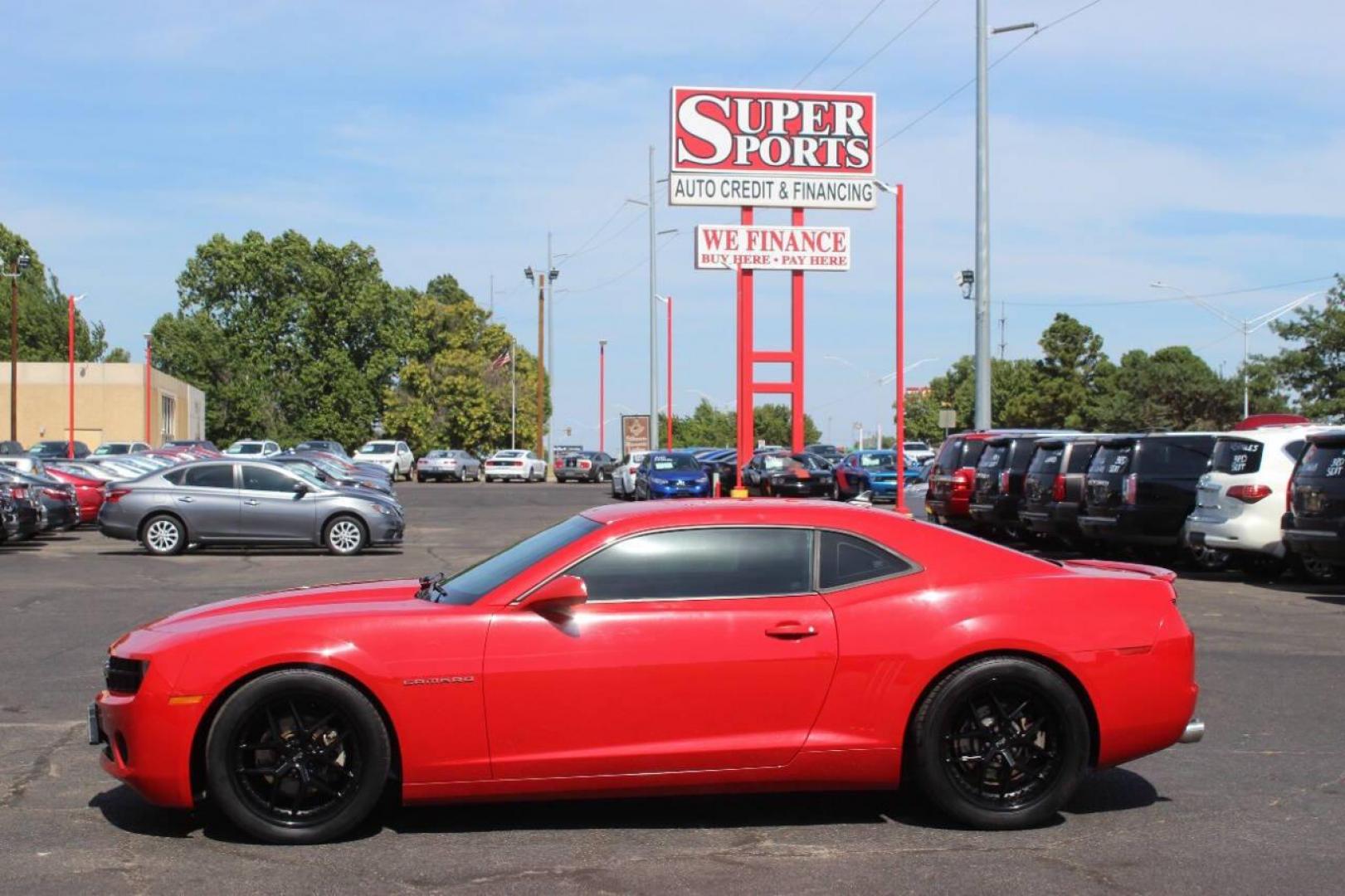 2013 Red Chevrolet Camaro LS Coupe (2G1FA1E3XD9) with an 3.6L V6 DOHC 24V FFV engine, 6-Speed Automatic transmission, located at 4301 NW 39th , Oklahoma City, OK, 73112, (405) 949-5600, 35.512135, -97.598671 - NO DRIVERS LICENCE NO-FULL COVERAGE INSURANCE-NO CREDIT CHECK. COME ON OVER TO SUPERSPORTS AND TAKE A LOOK AND TEST DRIVE PLEASE GIVE US A CALL AT (405) 949-5600. NO LICENSIA DE MANEJAR- NO SEGURO DE COBERTURA TOTAL- NO VERIFICACCION DE CREDITO. POR FAVOR VENGAN A SUPERSPORTS, ECHE UN VI - Photo#6