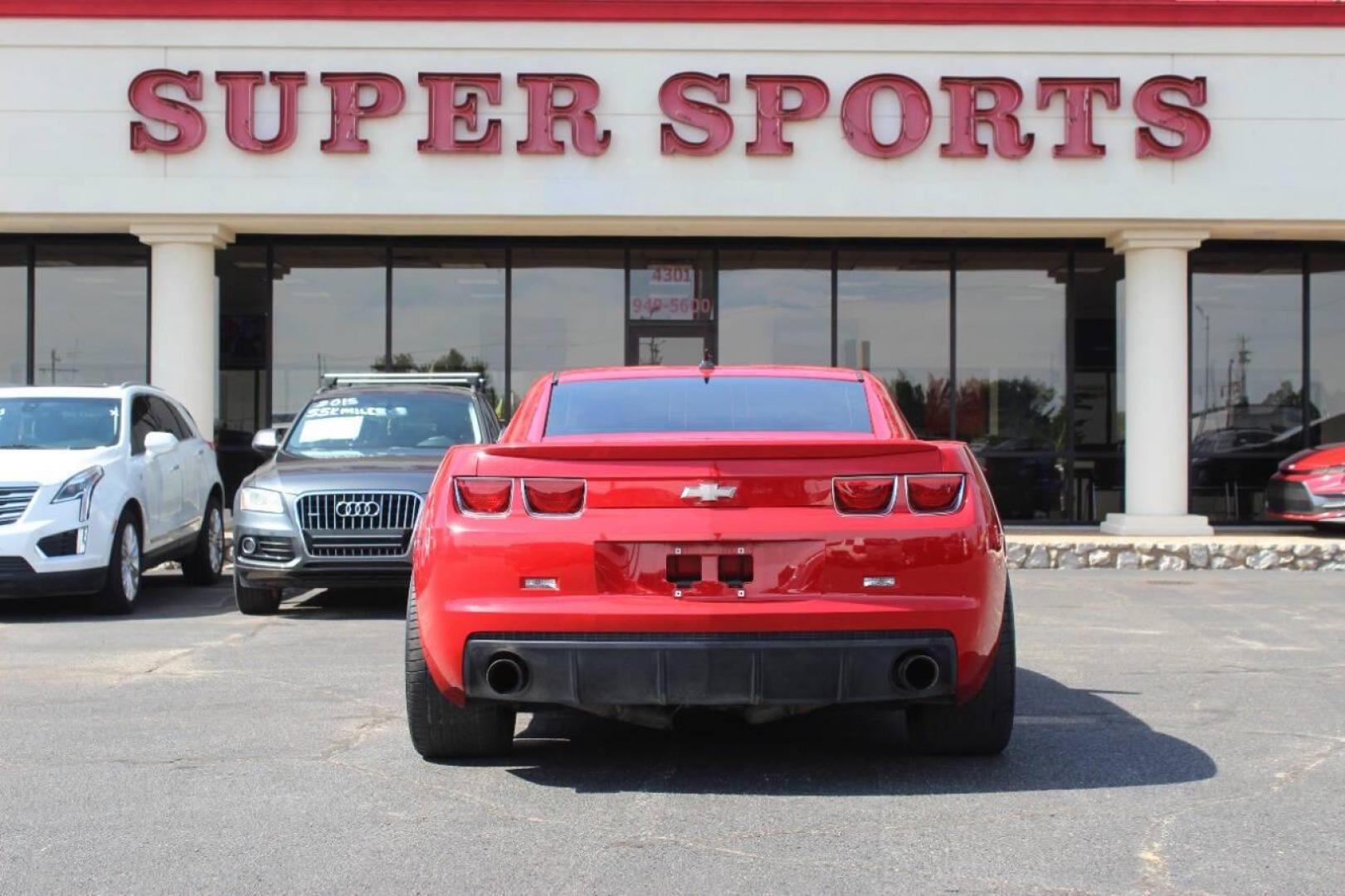 2013 Red Chevrolet Camaro LS Coupe (2G1FA1E3XD9) with an 3.6L V6 DOHC 24V FFV engine, 6-Speed Automatic transmission, located at 4301 NW 39th , Oklahoma City, OK, 73112, (405) 949-5600, 35.512135, -97.598671 - NO DRIVERS LICENCE NO-FULL COVERAGE INSURANCE-NO CREDIT CHECK. COME ON OVER TO SUPERSPORTS AND TAKE A LOOK AND TEST DRIVE PLEASE GIVE US A CALL AT (405) 949-5600. NO LICENSIA DE MANEJAR- NO SEGURO DE COBERTURA TOTAL- NO VERIFICACCION DE CREDITO. POR FAVOR VENGAN A SUPERSPORTS, ECHE UN VI - Photo#4