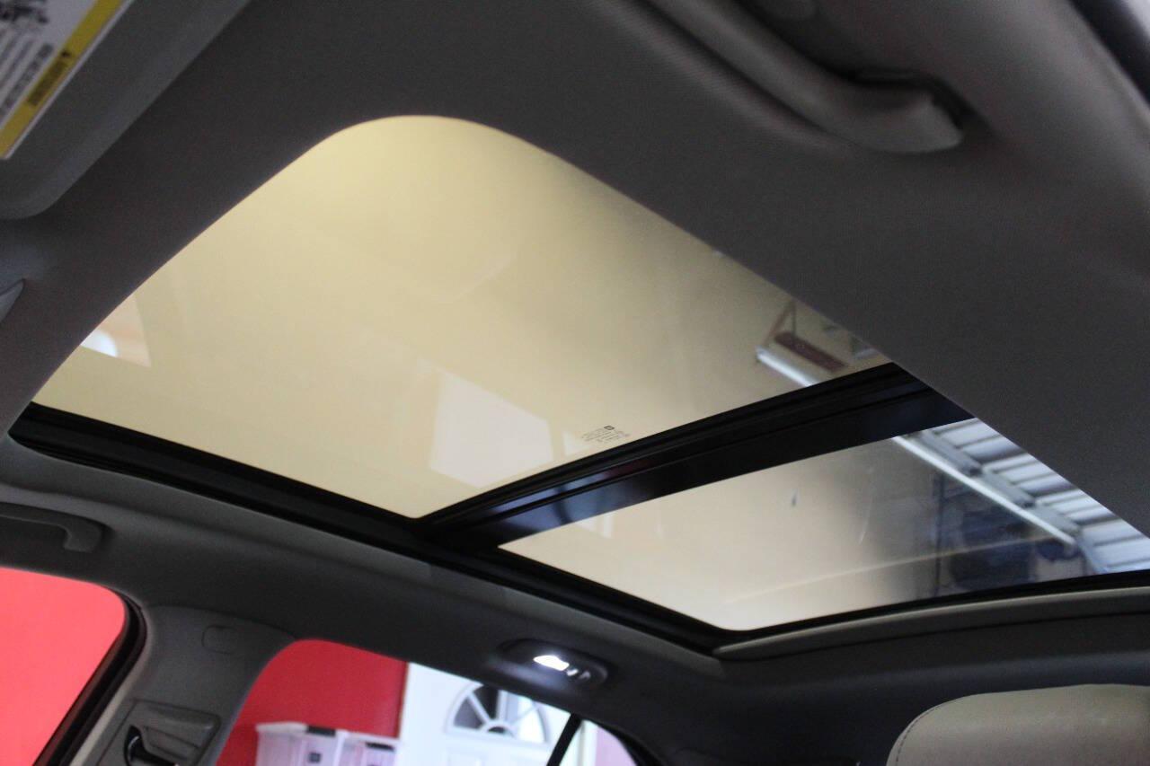 2021 White Cadillac XT4 Premium Luxury AWD (1GYFZDR46MF) with an 2.0L I4 Turbocharger 2.0L I4 engine, Automatic 9-Speed transmission, located at 4301 NW 39th , Oklahoma City, OK, 73112, (405) 949-5600, 35.512135, -97.598671 - NO DRIVERS LICENCE NO-FULL COVERAGE INSURANCE-NO CREDIT CHECK. COME ON OVER TO SUPERSPORTS AND TAKE A LOOK AND TEST DRIVE. PLEASE GIVE US A CALL AT (405) 949-5600. NO LICENSIA DE MANEJAR- NO SEGURO DE COBERTURA TOTAL- NO VERIFICACCION DE CREDITO. POR FAVOR VENGAN A SUPERSPORTS, ECHE UN - Photo#19