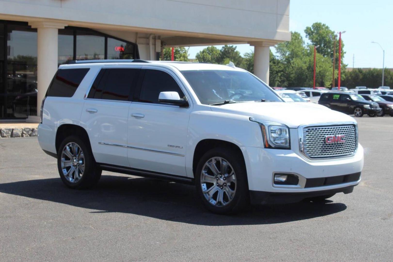 2016 White GMC Yukon Denali 4WD (1GKS2CKJ8GR) with an 6.2L V8 OHV 16V engine, 6A transmission, located at 4301 NW 39th , Oklahoma City, OK, 73112, (405) 949-5600, 35.512135, -97.598671 - NO DRIVERS LICENCE NO-FULL COVERAGE INSURANCE-NO CREDIT CHECK. COME ON OVER TO SUPERSPORTS AND TAKE A LOOK AND TEST DRIVE. PLEASE GIVE US A CALL AT (405) 949-5600. NO LICENSIA DE MANEJAR- NO SEGURO DE COBERTURA TOTAL- NO VERIFICACCION DE CREDITO. POR FAVOR VENGAN A SUPERSPORTS, ECHE UN - Photo#2