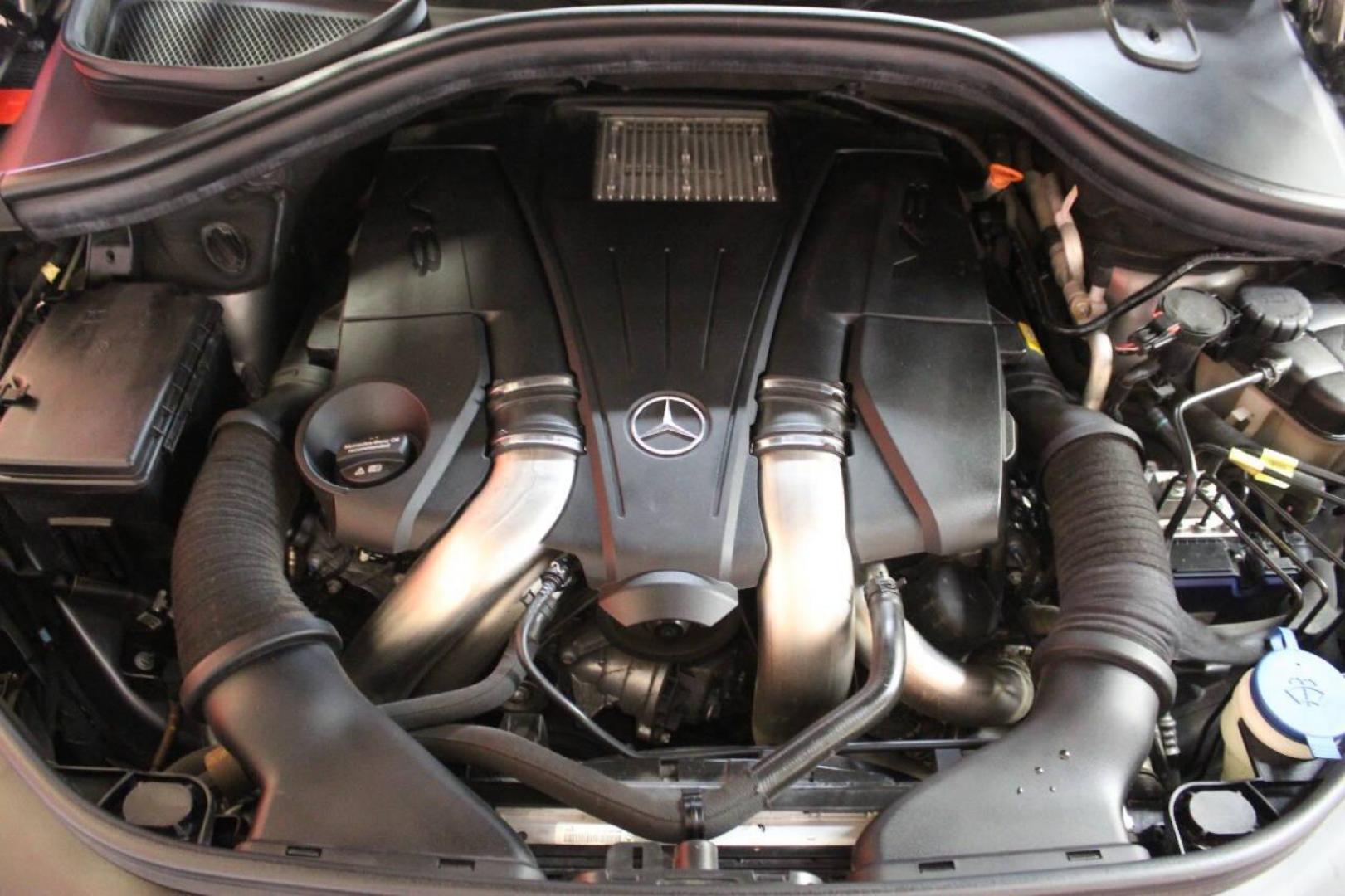 2015 Gray Mercedes-Benz GL-Class GL550 4MATIC (4JGDF7DE4FA) with an 4.7L V8 DOHC 32V engine, 7-Speed Automatic transmission, located at 4301 NW 39th , Oklahoma City, OK, 73112, (405) 949-5600, 35.512135, -97.598671 - Photo#7