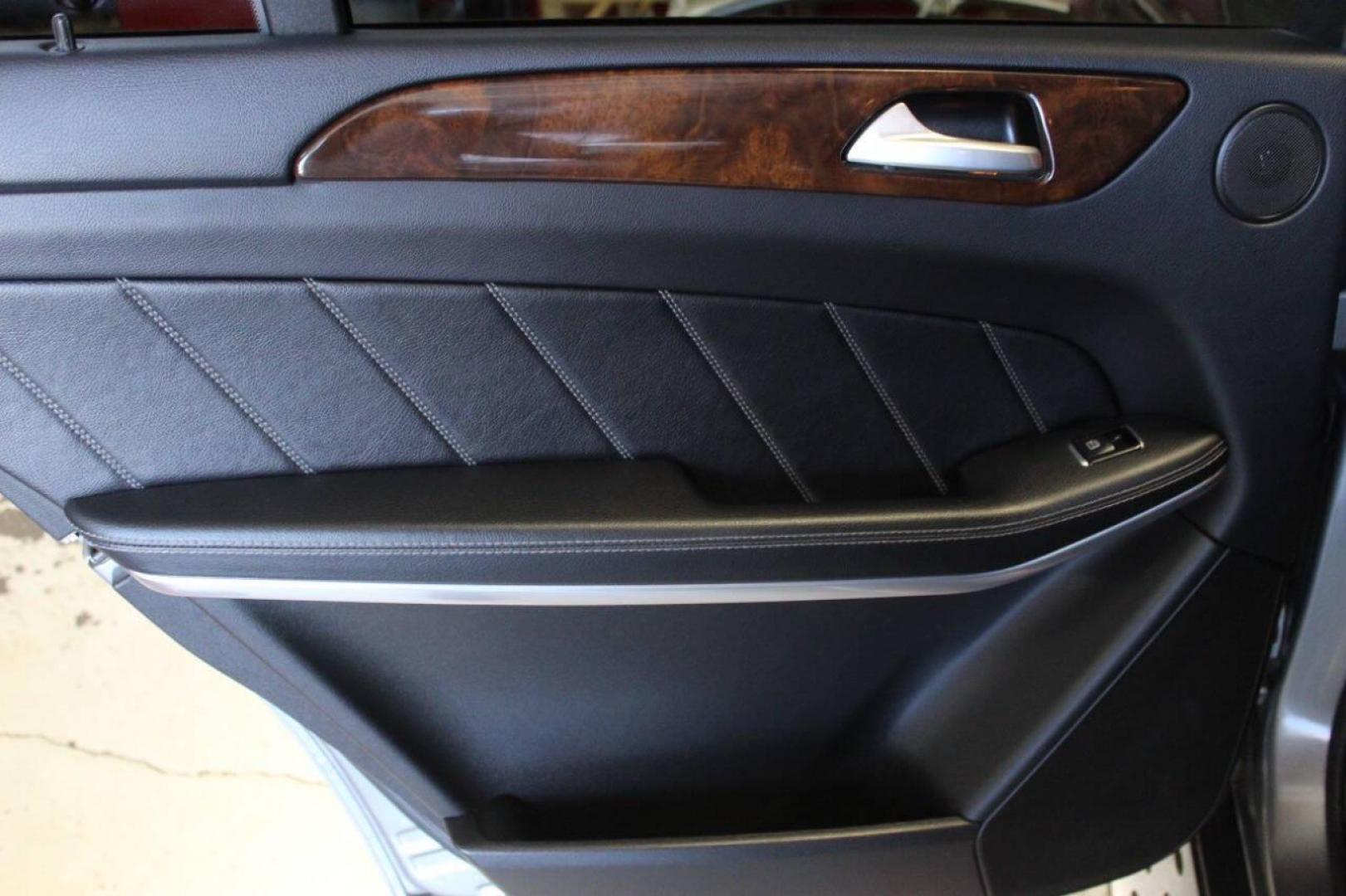 2015 Gray Mercedes-Benz GL-Class GL550 4MATIC (4JGDF7DE4FA) with an 4.7L V8 DOHC 32V engine, 7-Speed Automatic transmission, located at 4301 NW 39th , Oklahoma City, OK, 73112, (405) 949-5600, 35.512135, -97.598671 - Photo#16