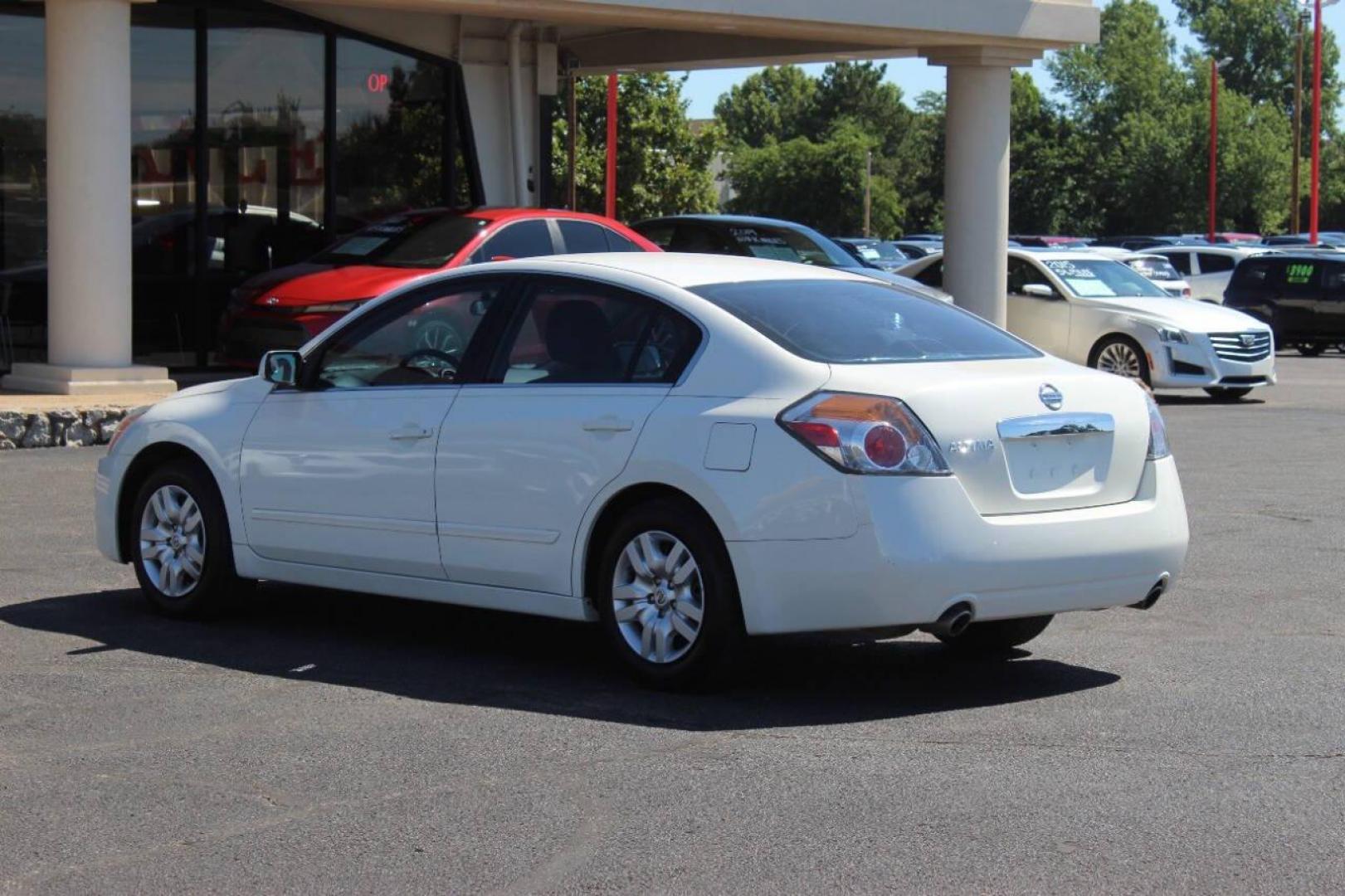 2012 White Nissan Altima 2.5 S (1N4AL2AP3CC) with an 2.5L L4 DOHC 16V engine, CVT transmission, located at 4301 NW 39th , Oklahoma City, OK, 73112, (405) 949-5600, 35.512135, -97.598671 - Photo#5