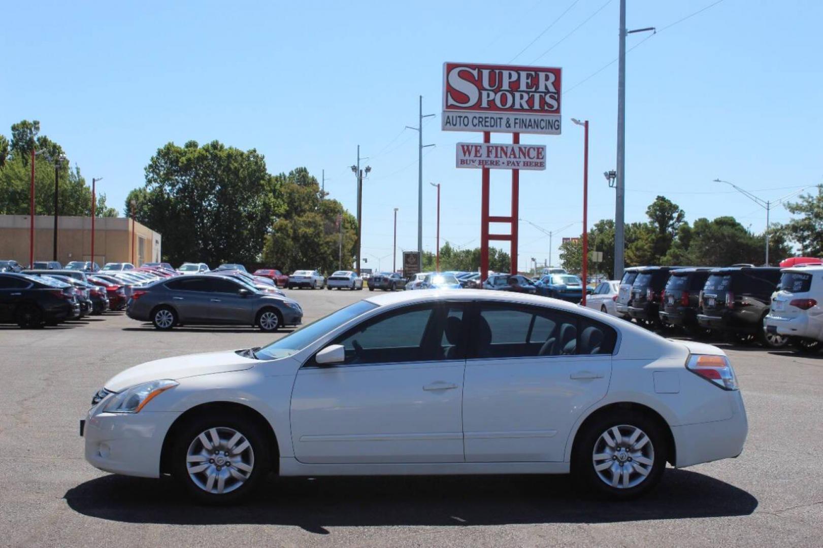 2012 White Nissan Altima 2.5 S (1N4AL2AP3CC) with an 2.5L L4 DOHC 16V engine, CVT transmission, located at 4301 NW 39th , Oklahoma City, OK, 73112, (405) 949-5600, 35.512135, -97.598671 - Photo#6